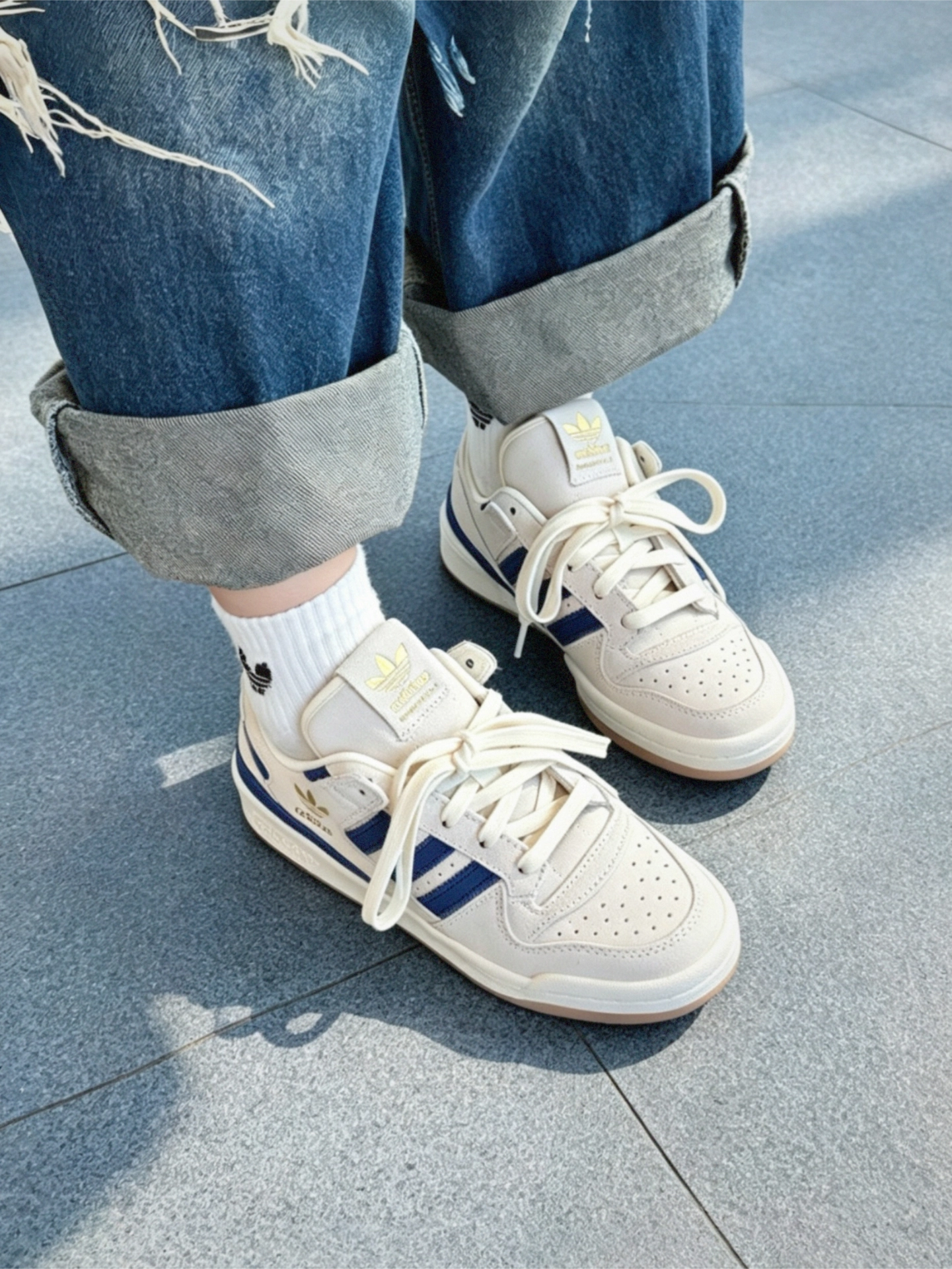 求鉴定!!线上捡漏的白藏蓝adidas!