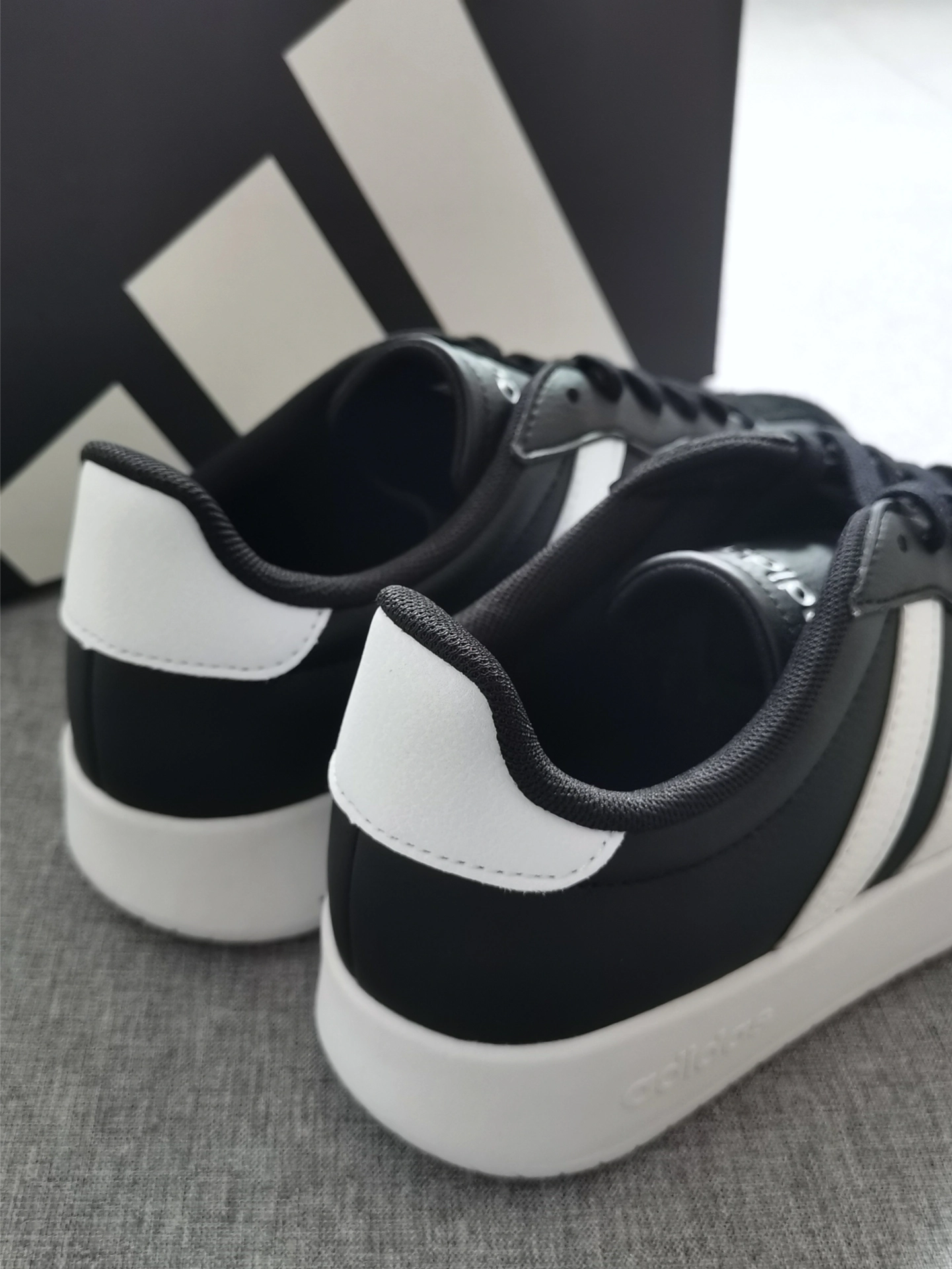 adidas BARREDA 舒适简约 男女同款