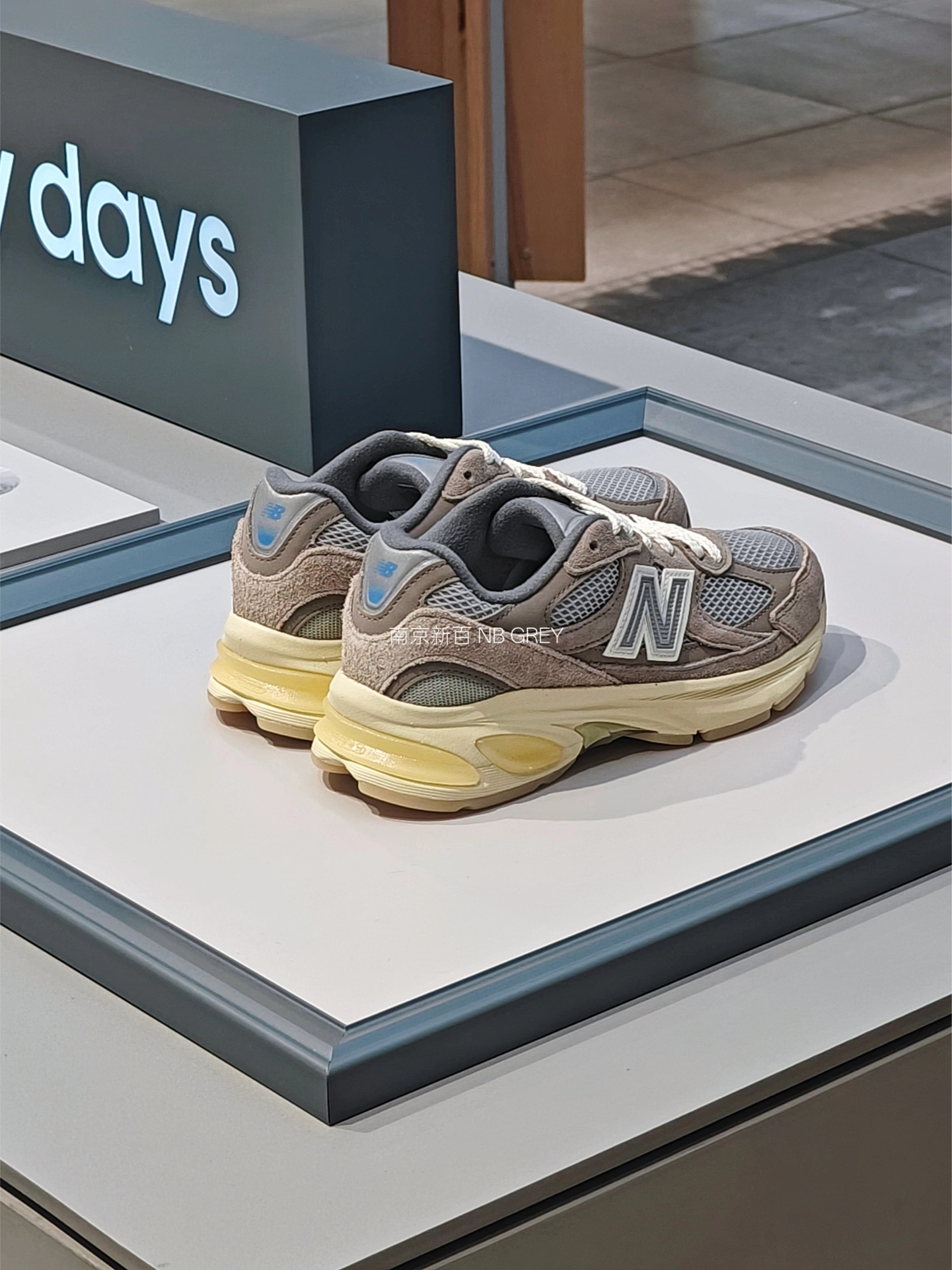 NB这双2010，穿上直接‘踩’出复古Buff！👟