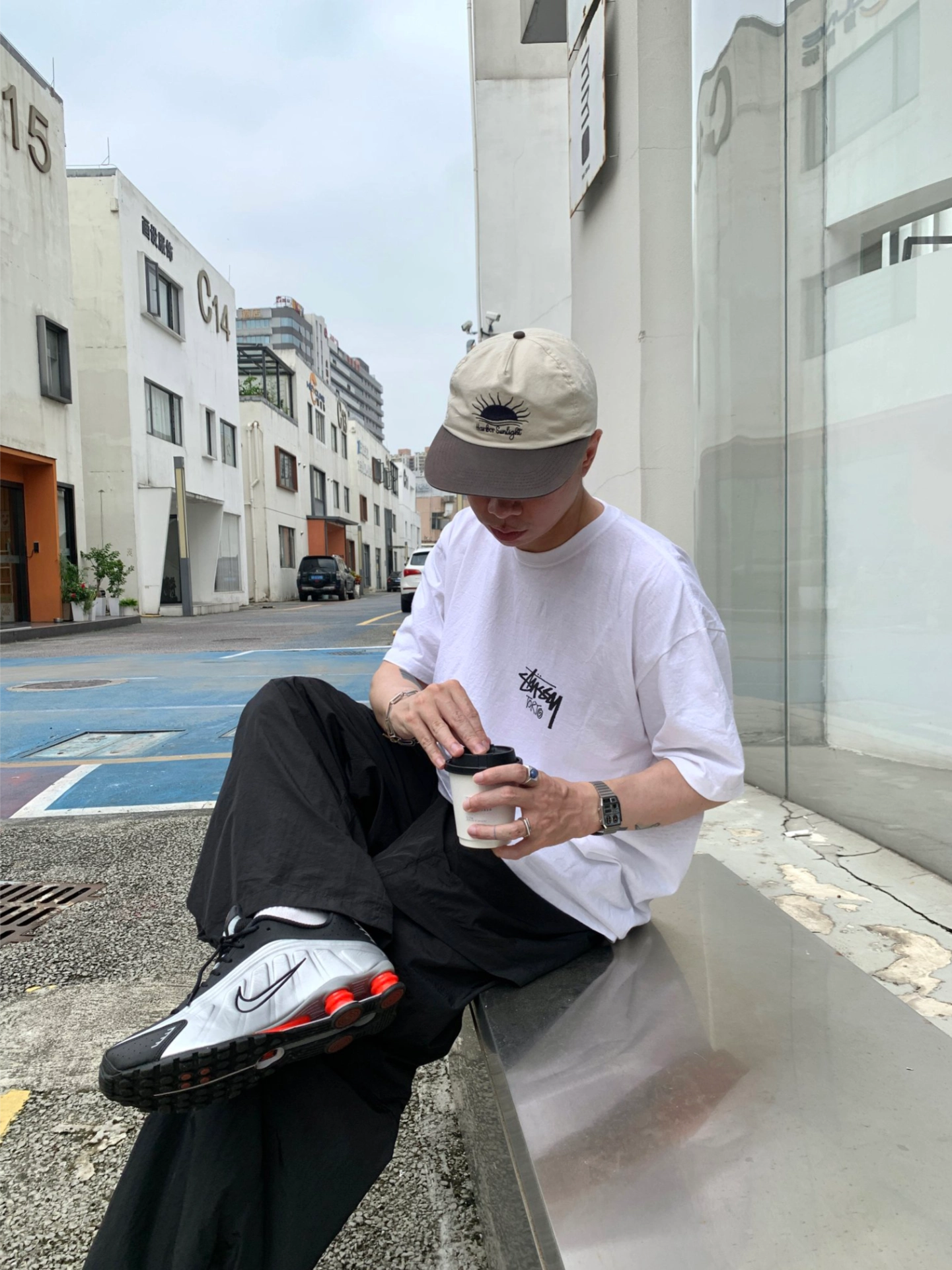 这件 T 恤把港风穿成行走的画报✨