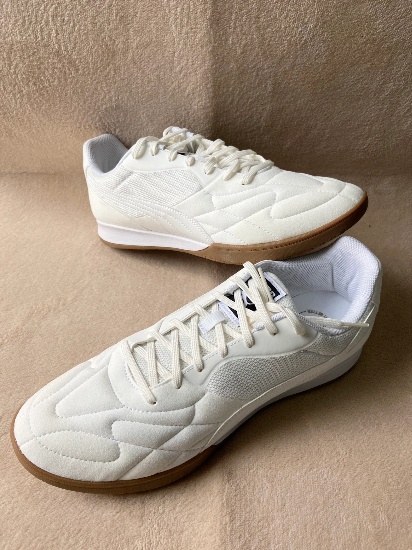 白生胶设计！这鞋型好特别👟