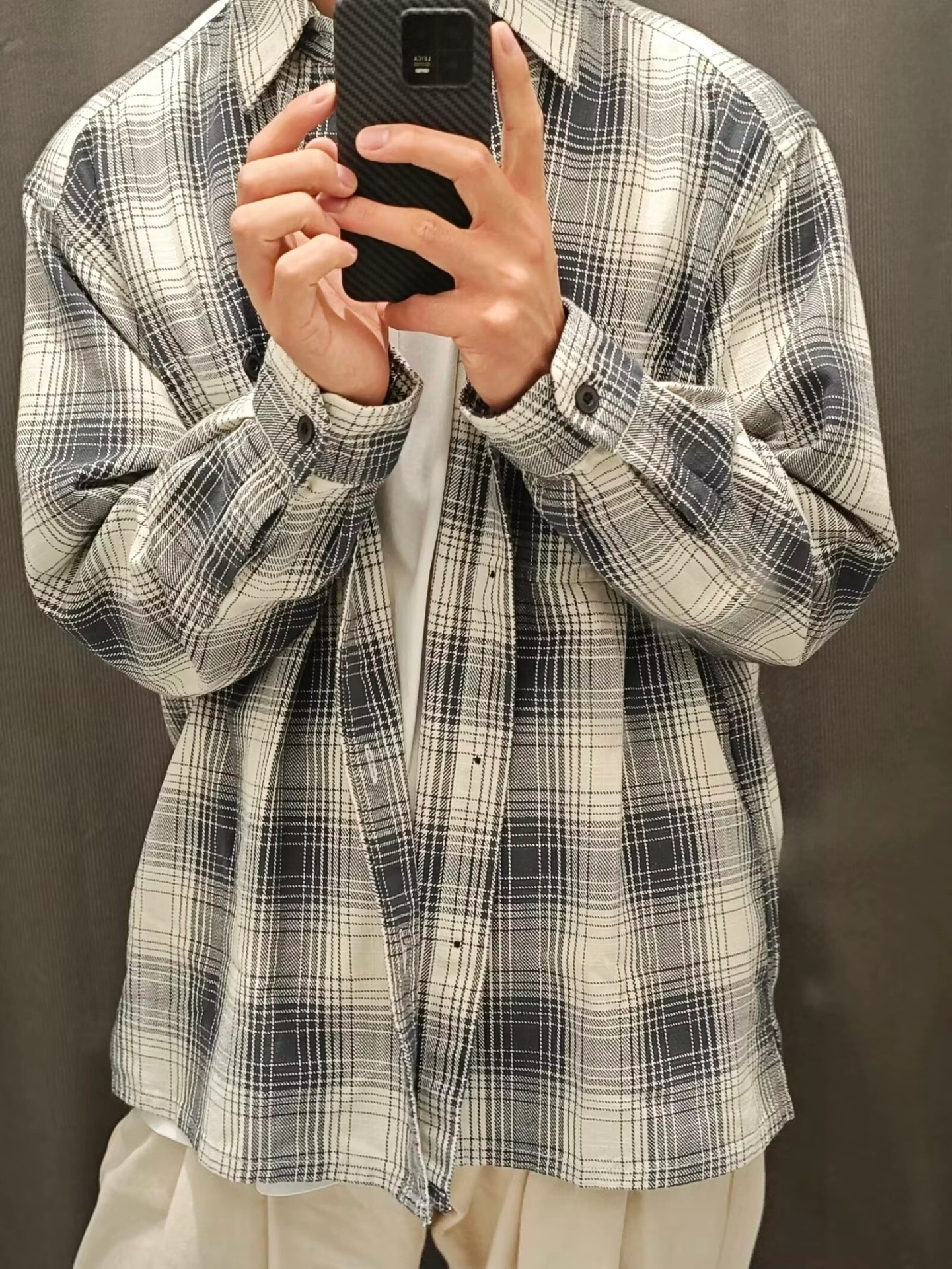 拿捏松弛感的格子衬衫