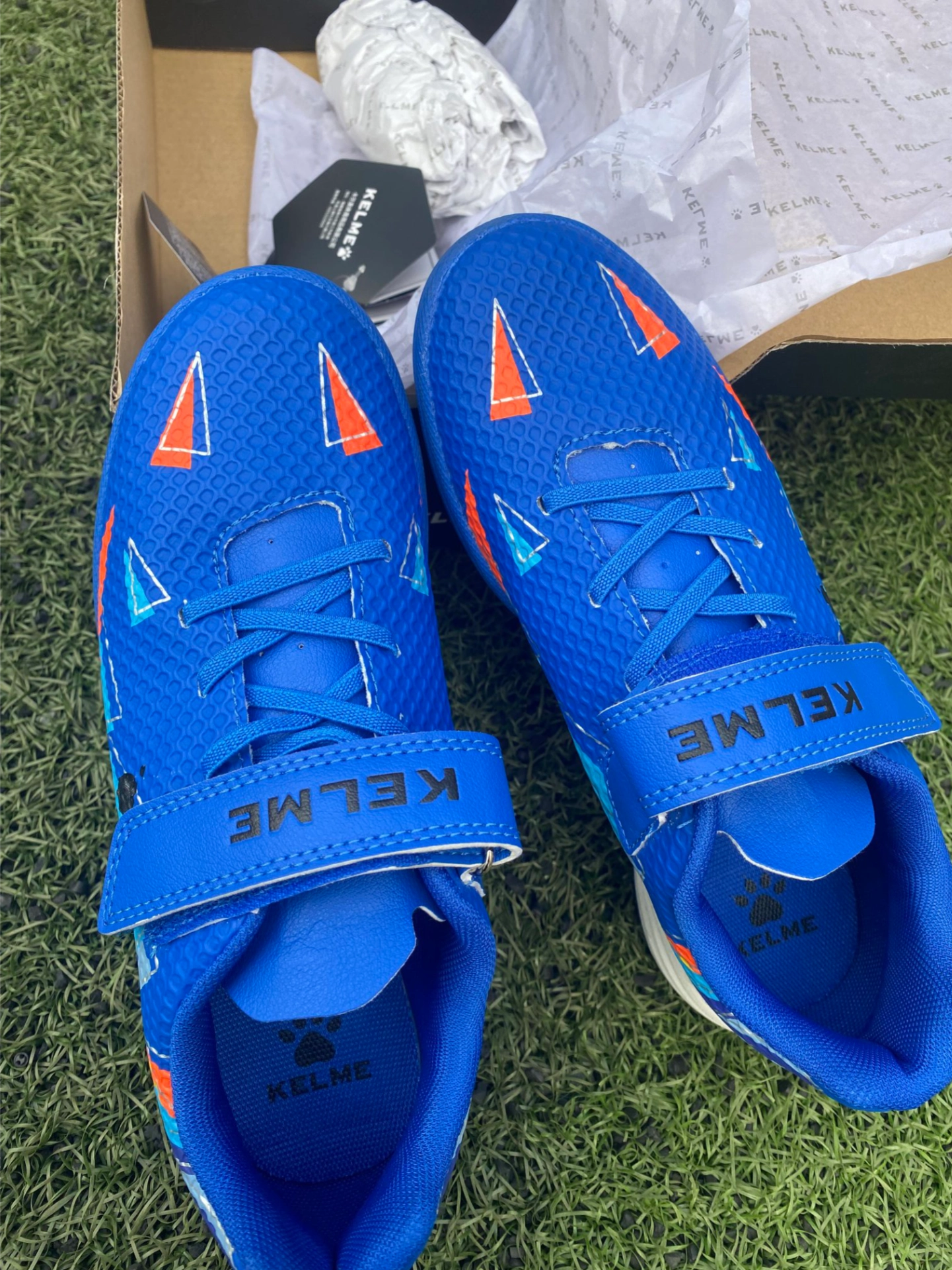 给娃入的足球鞋，球场上酷炸⚽️