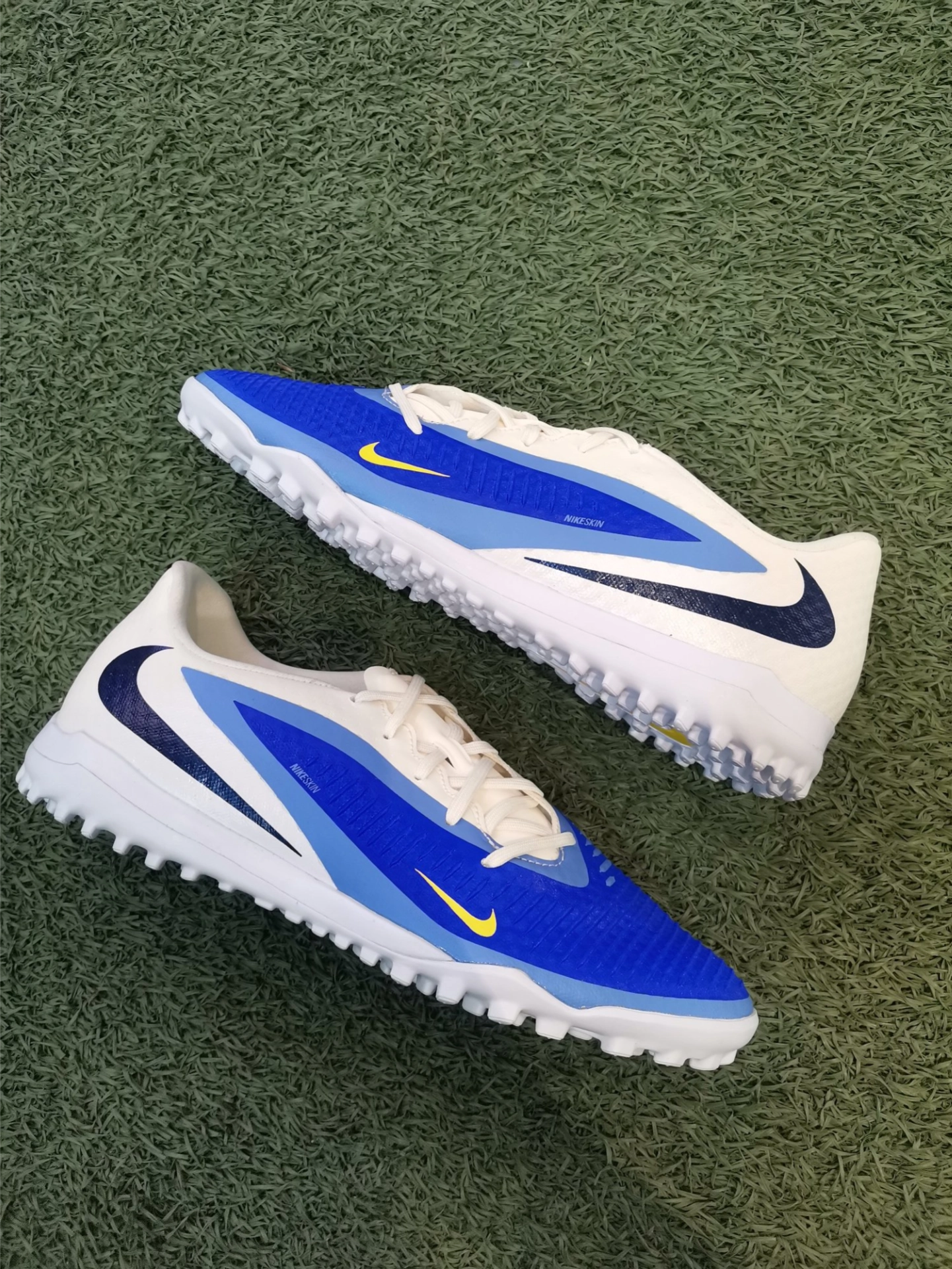 踢养生局选这双，颜值性能都在线⚽