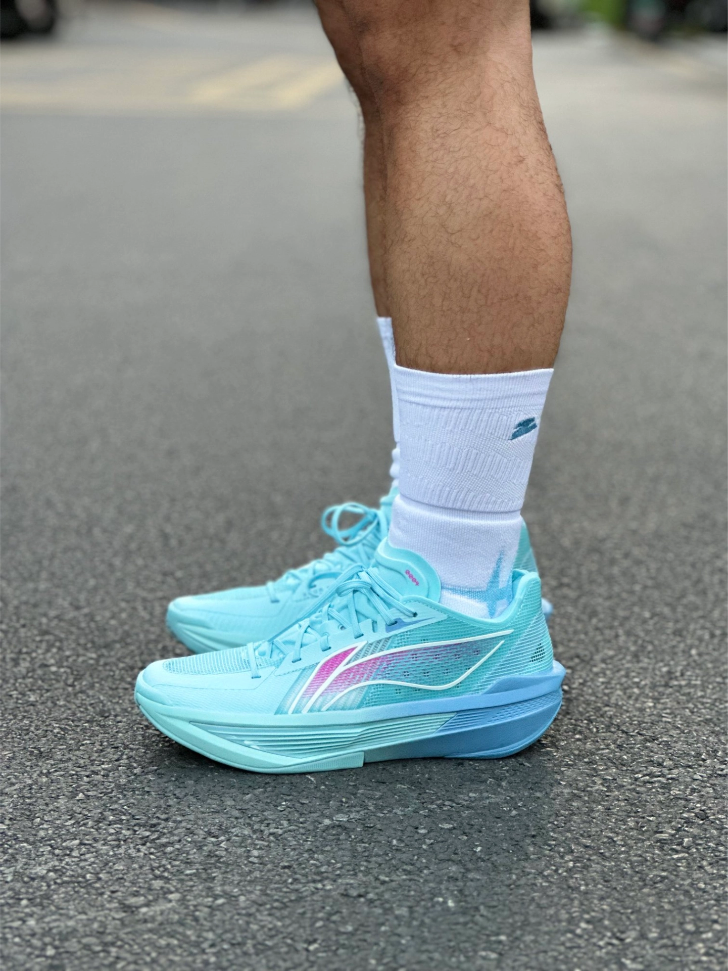 和球鞋搭出清爽感的长筒袜分享🧦