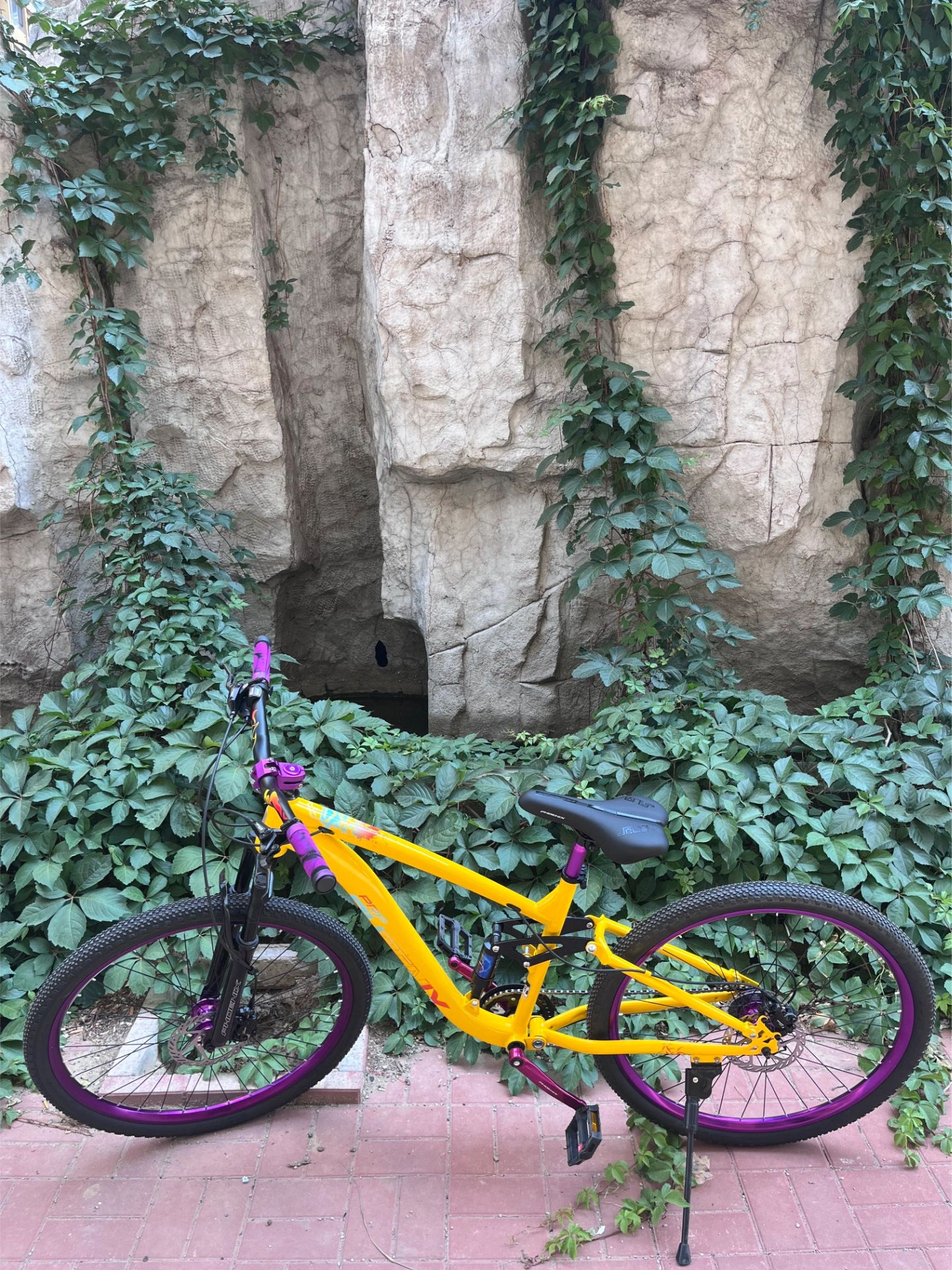 骑行快乐谁懂！这山地车太酷啦🚴‍♀️