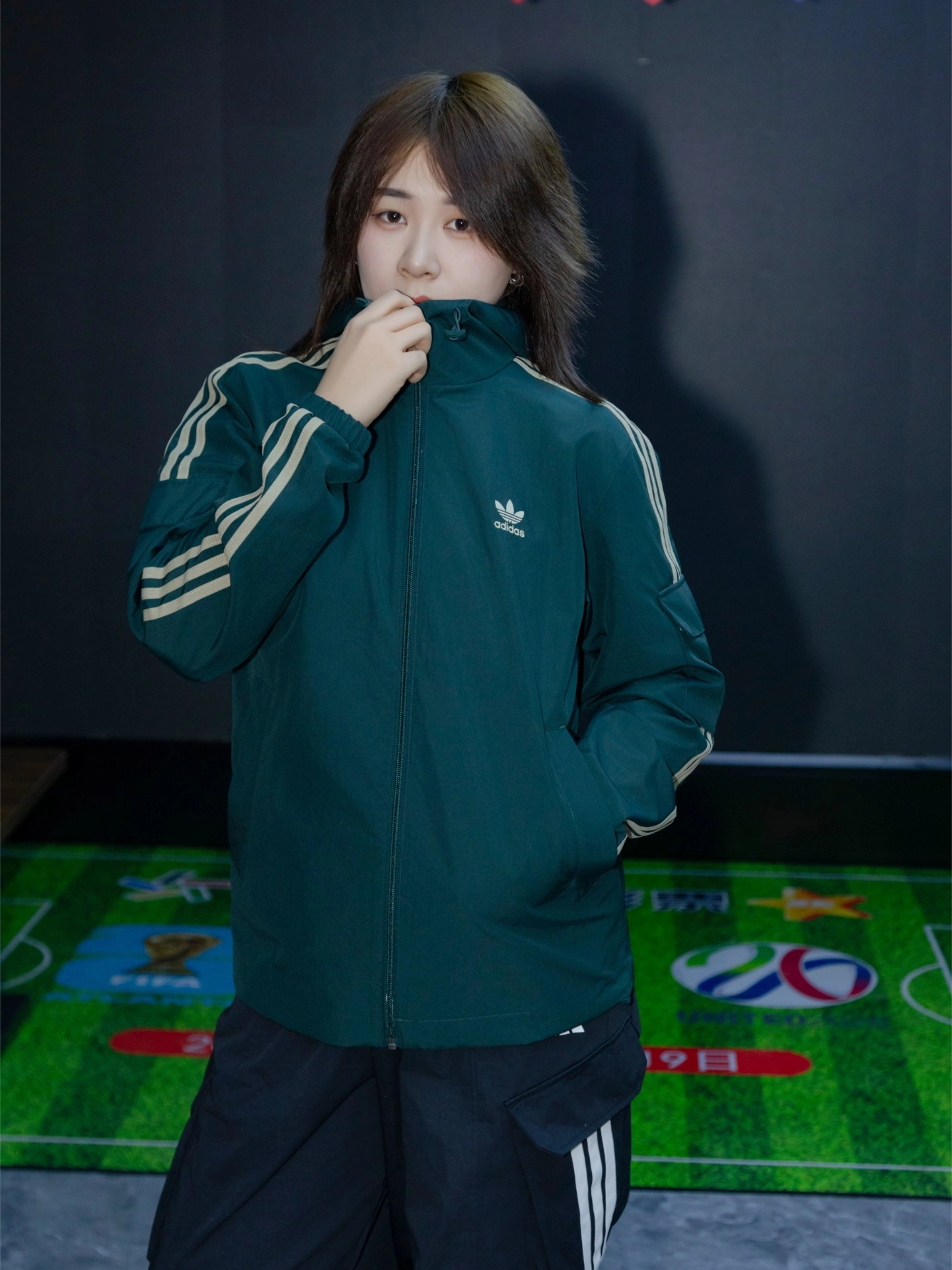 这件adidas墨绿外套真的很戳我，复古色调自带氛围感