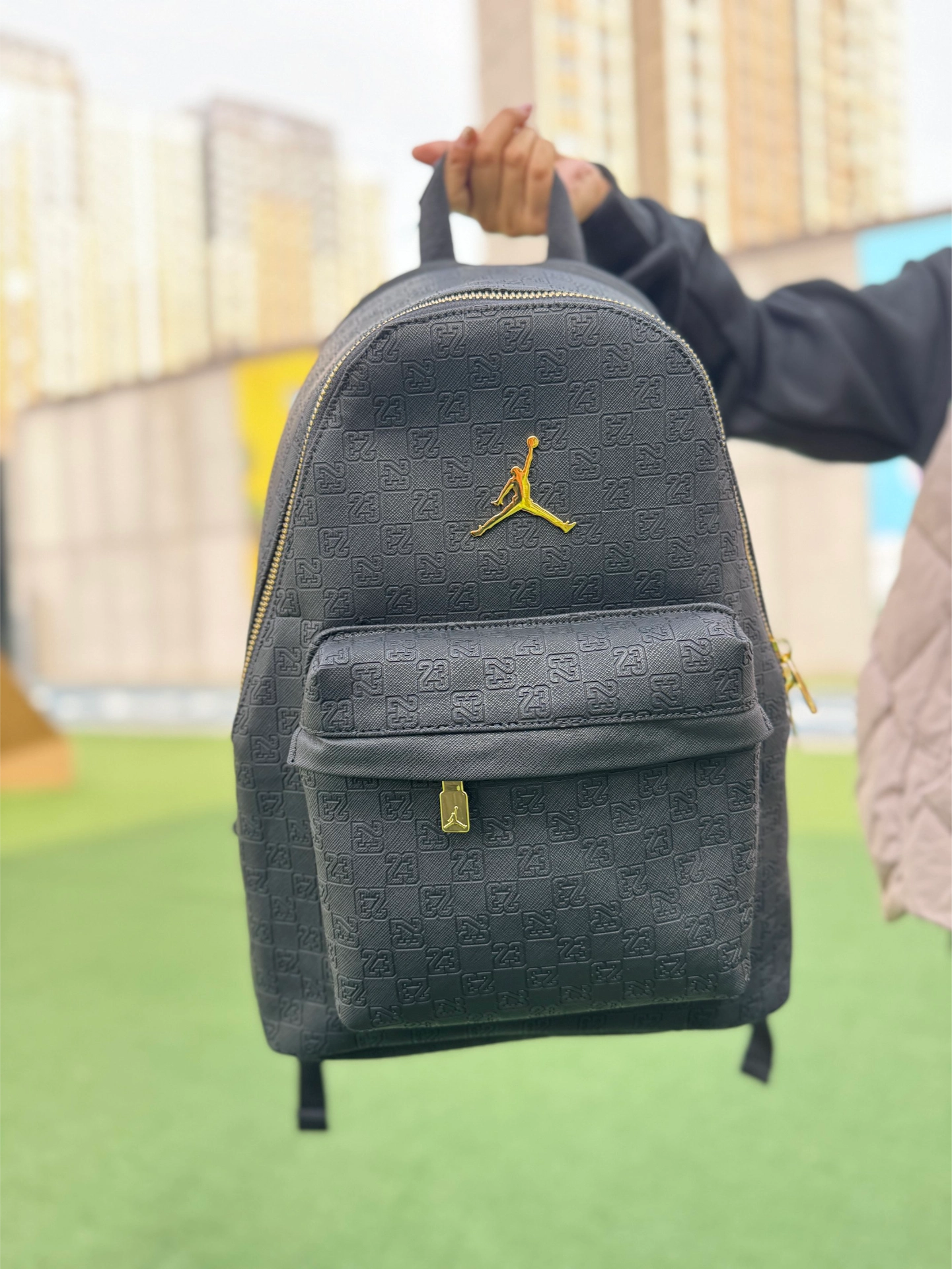 黑金格调双肩包,通勤情侣党适配度拉满✨