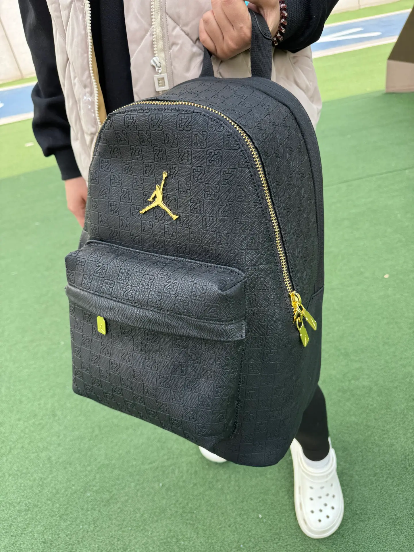 黑金格调双肩包,通勤情侣党适配度拉满✨