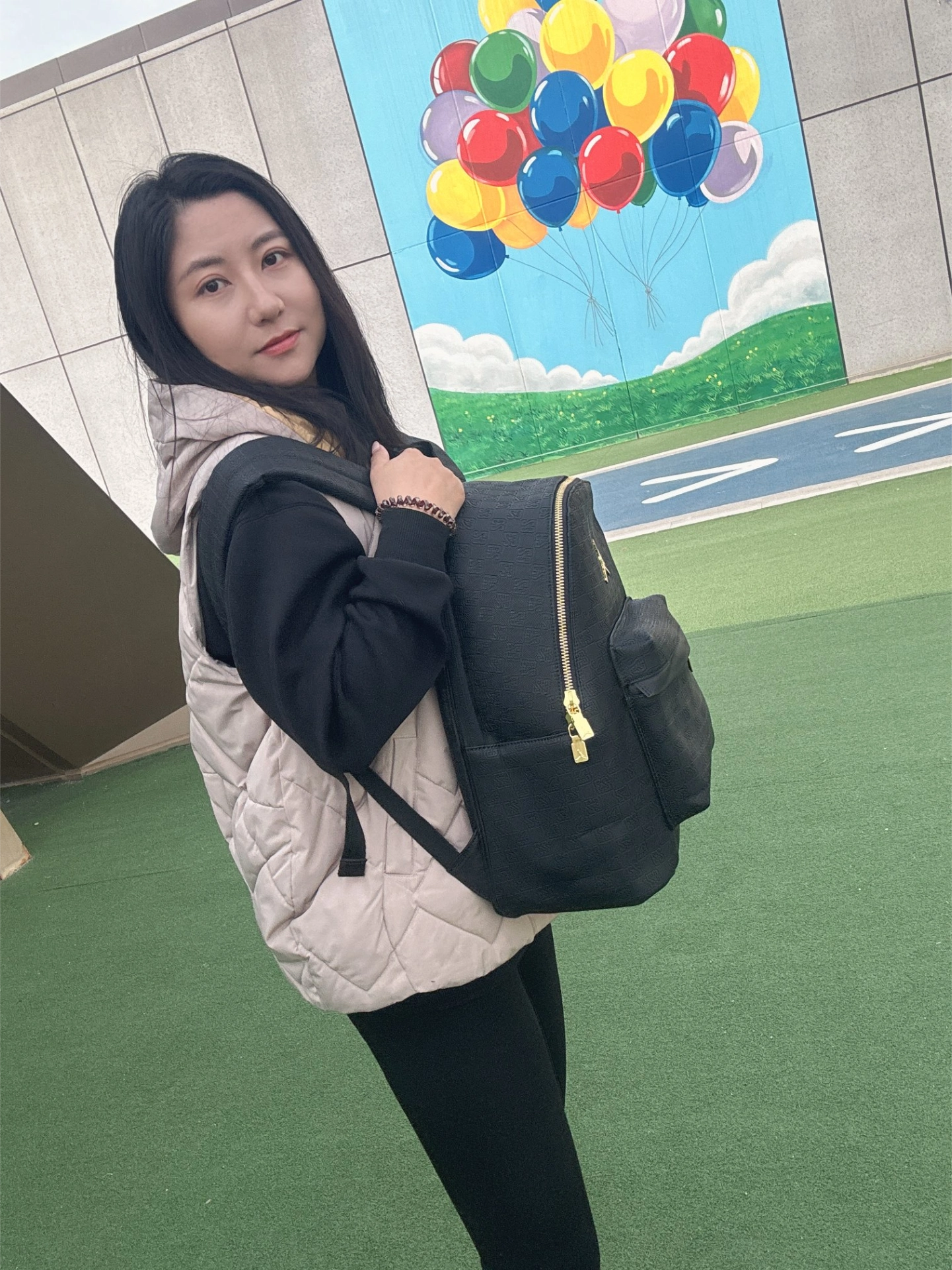 黑金格调双肩包,通勤情侣党适配度拉满✨