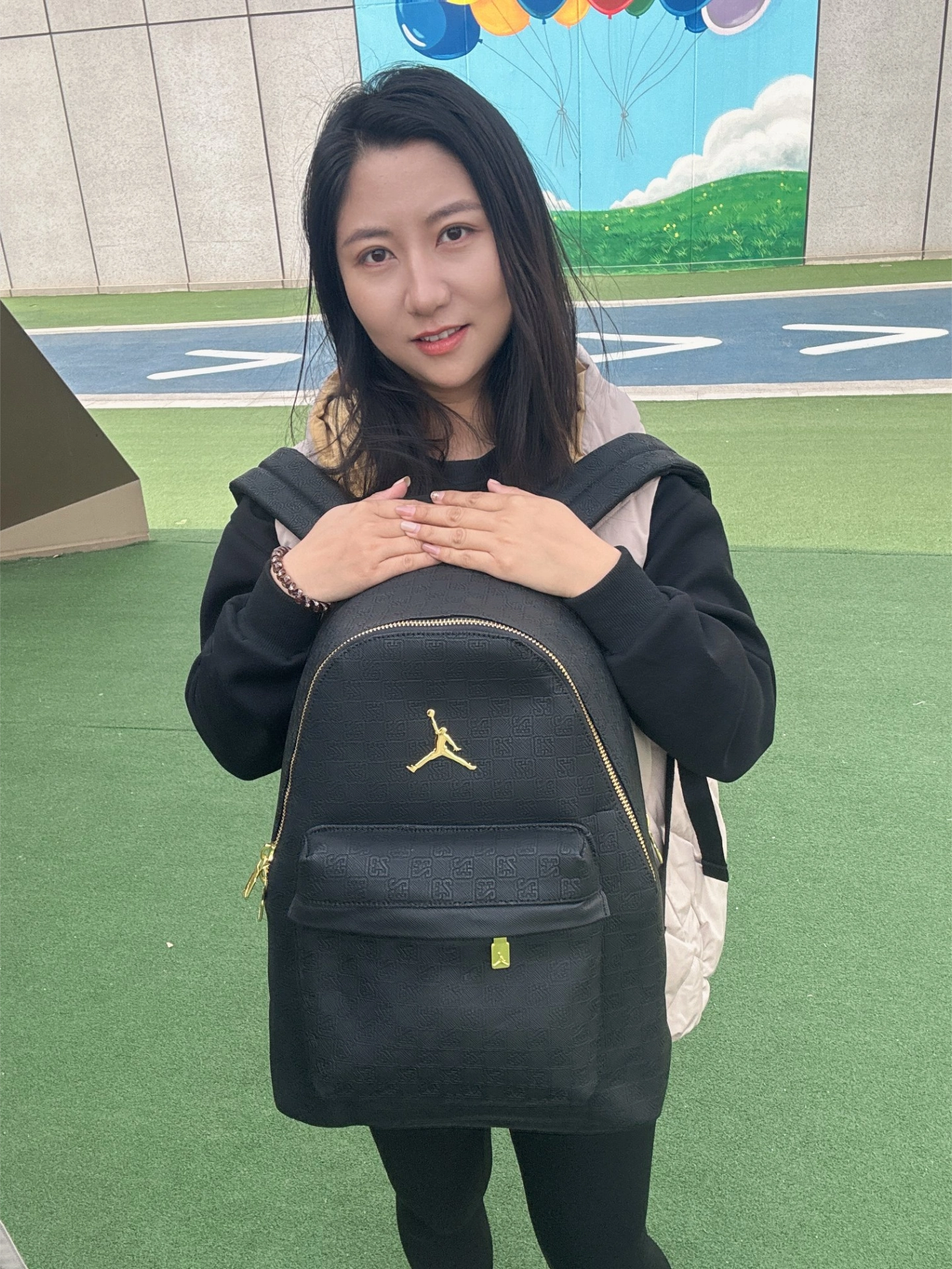 黑金格调双肩包,通勤情侣党适配度拉满✨