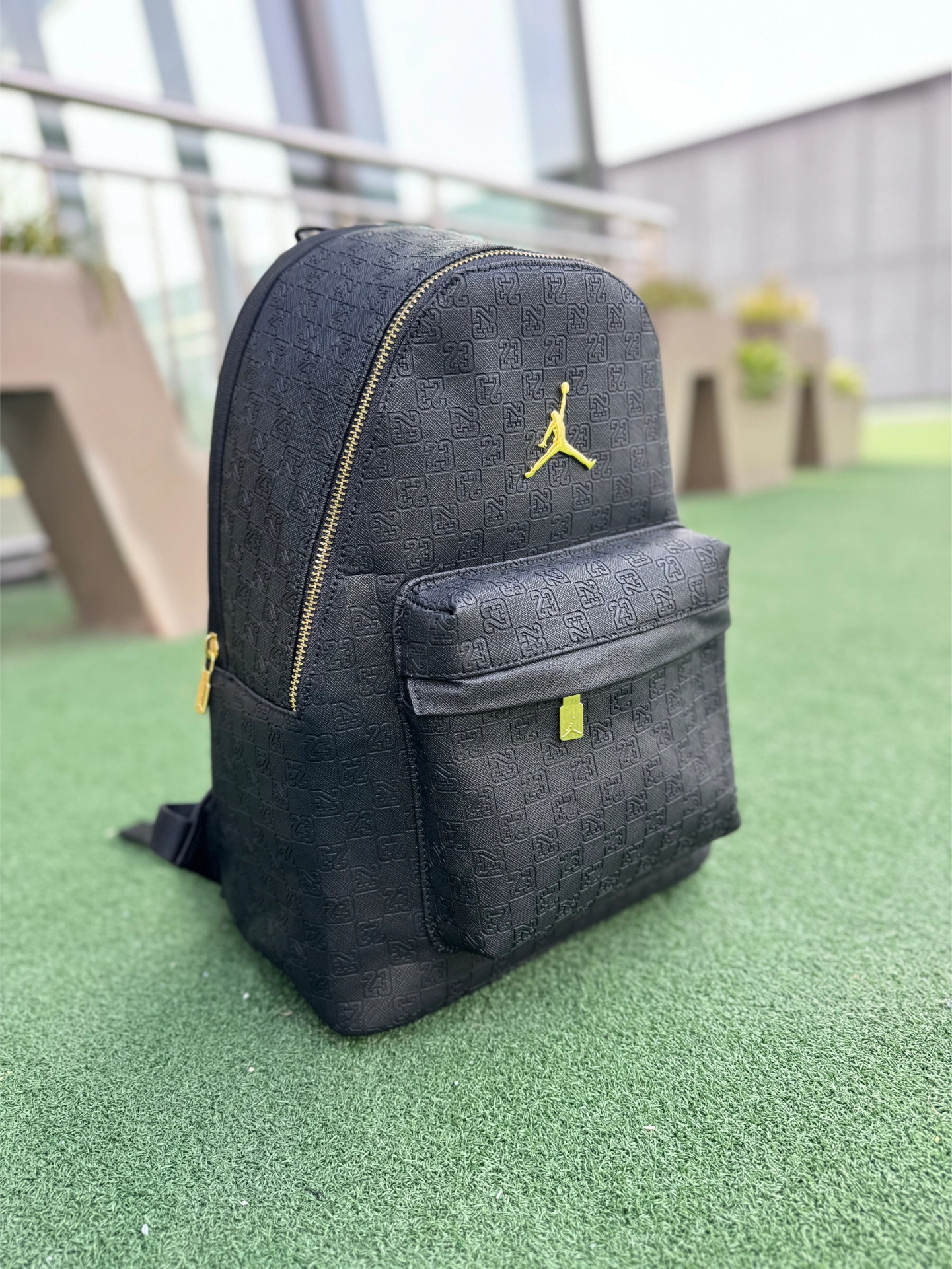 黑金格调双肩包,通勤情侣党适配度拉满✨
