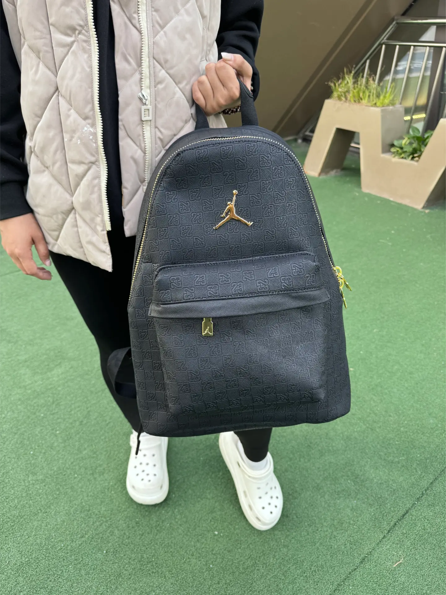 黑金格调双肩包,通勤情侣党适配度拉满✨