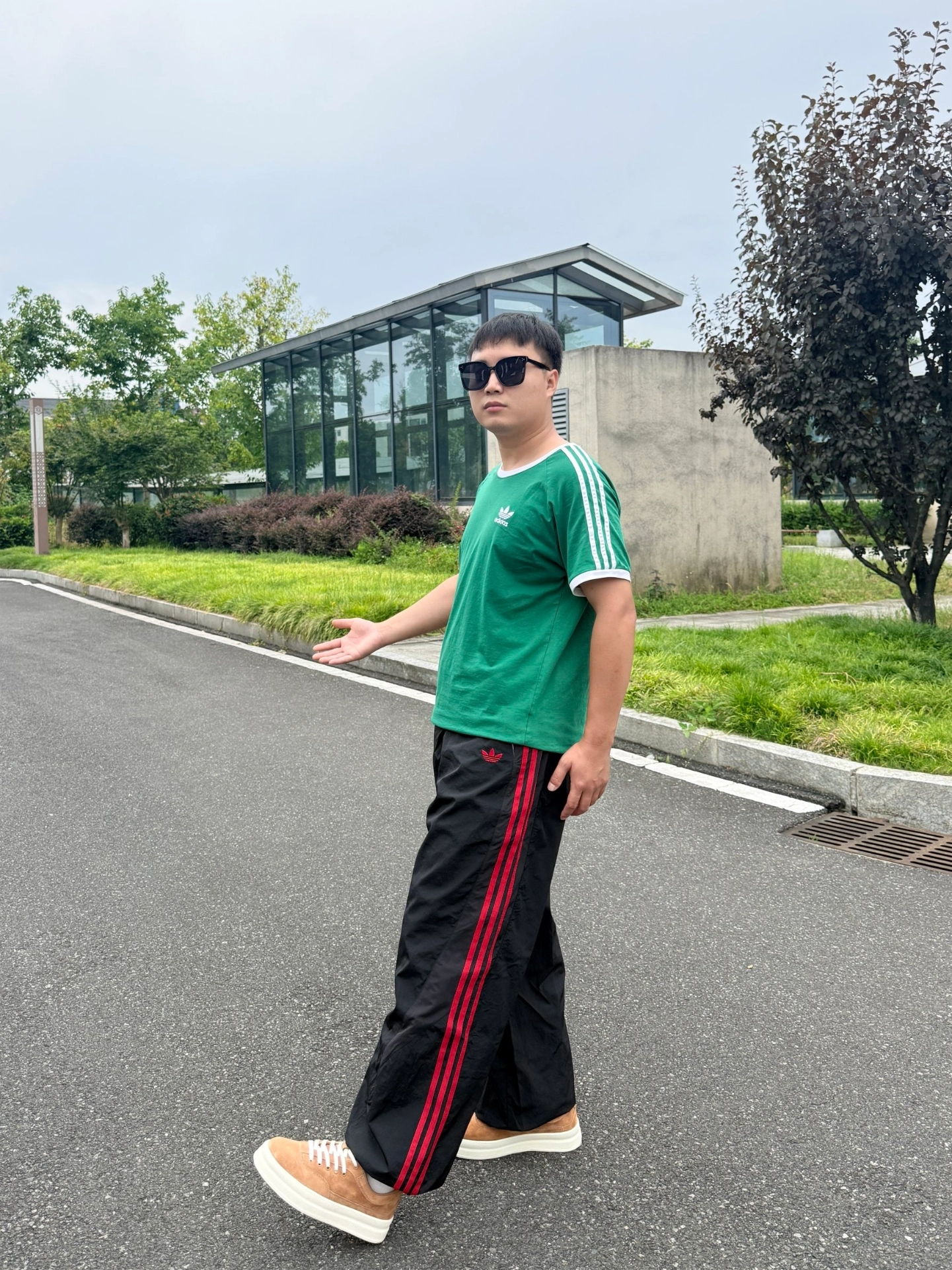 秋日松弛感复古运动风通勤穿搭参考