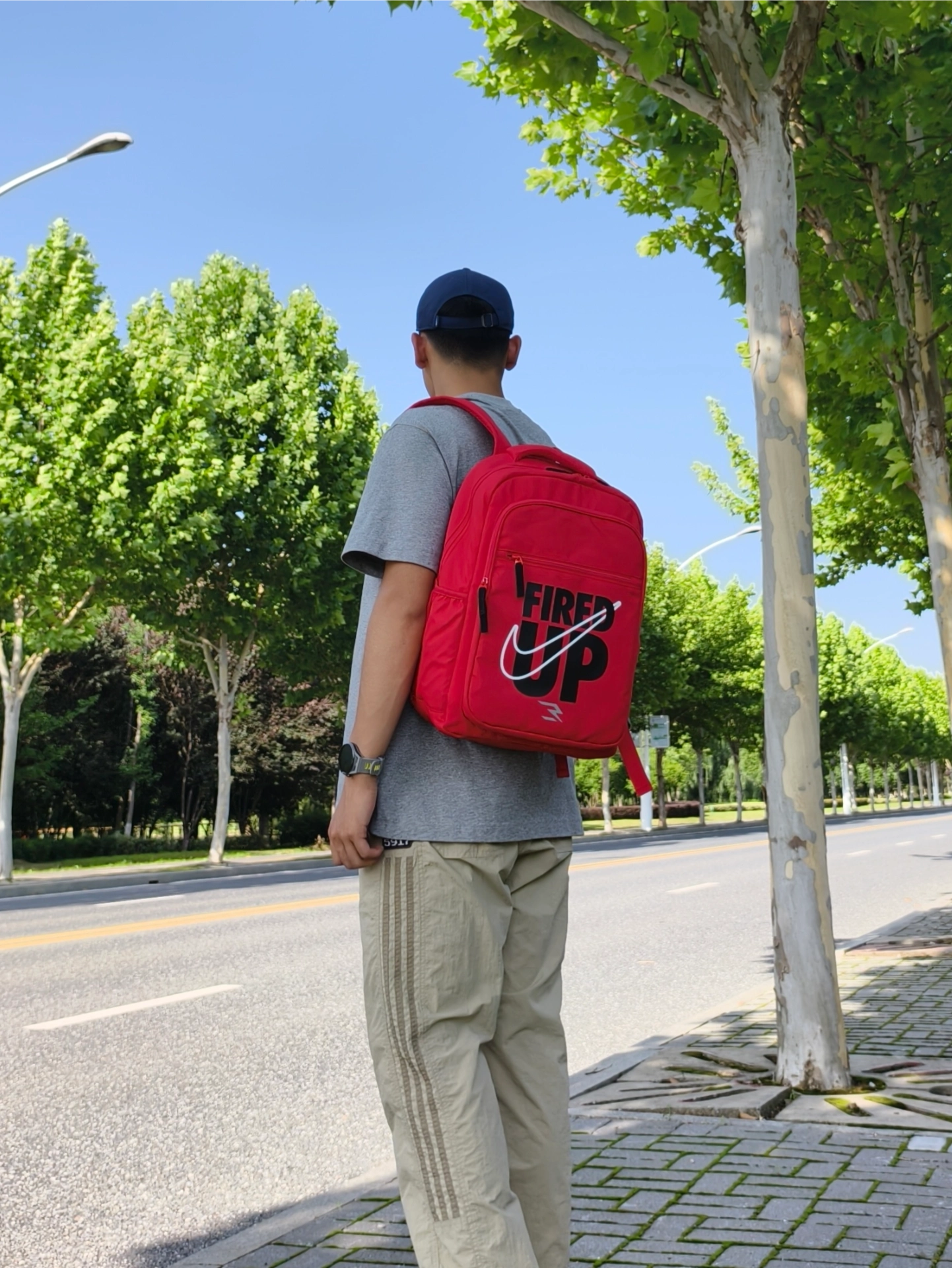 亮眼又能装！我爱的通勤背包😎
