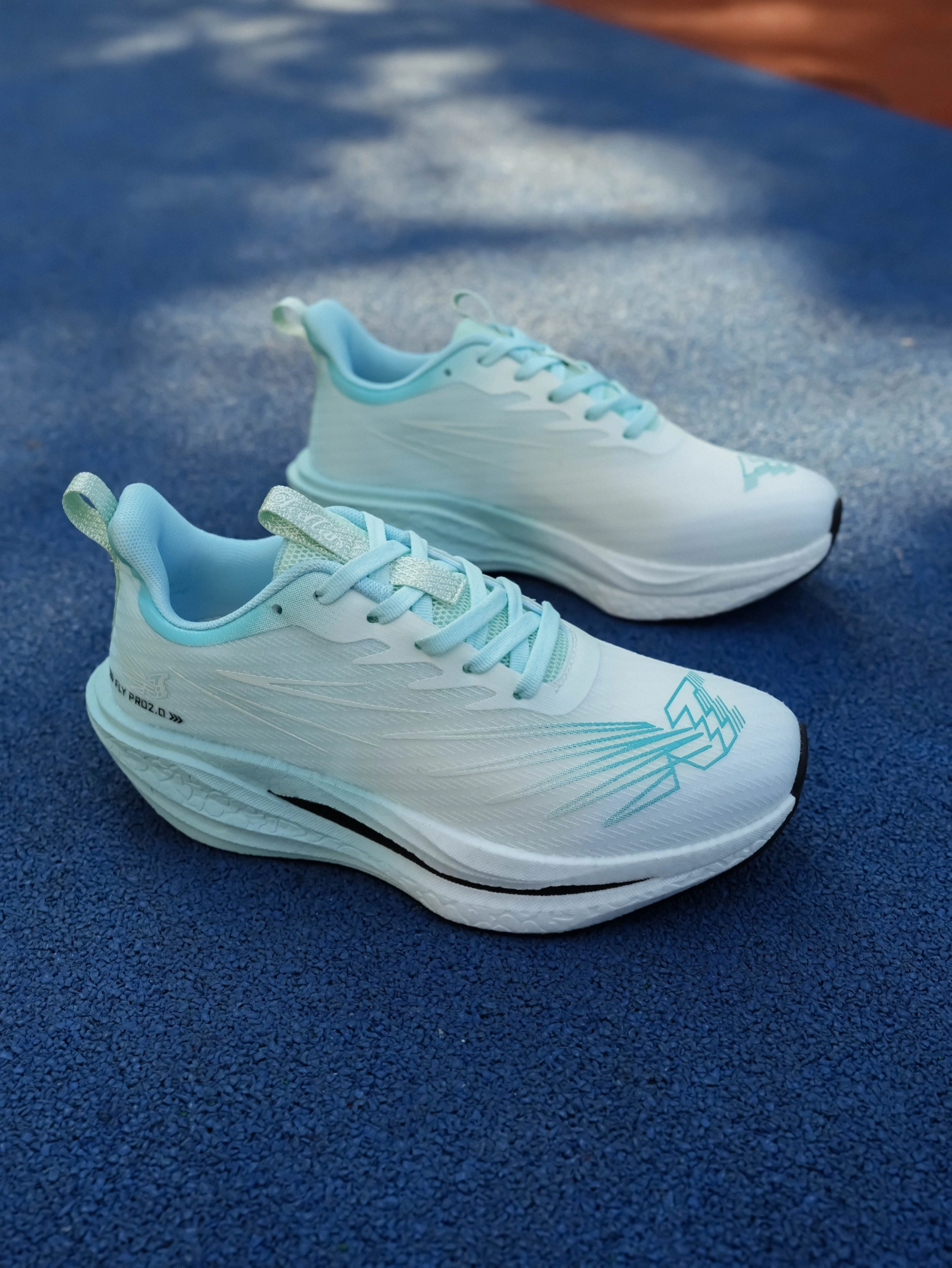 渐变蓝跑鞋！体测通勤都能穿👟