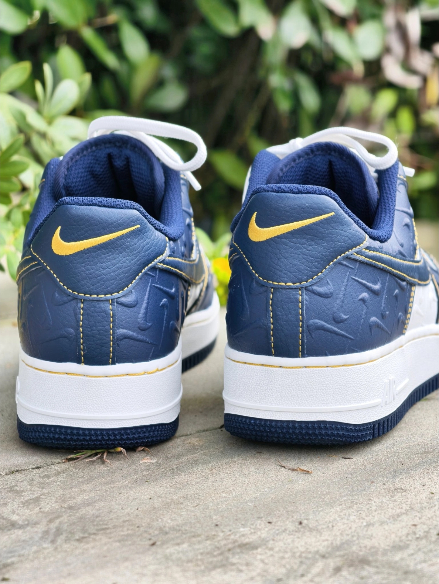 43码实测| Nike AF1白蓝上
脚实感