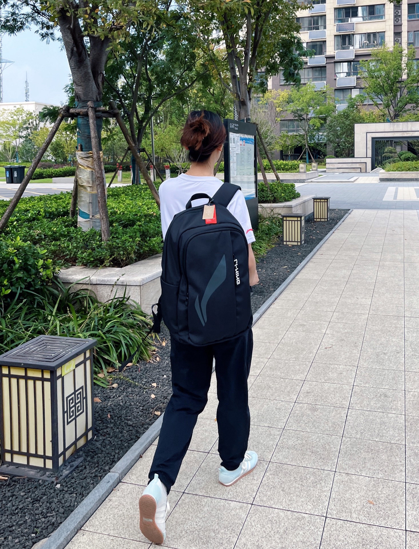 适配日常通勤双肩包