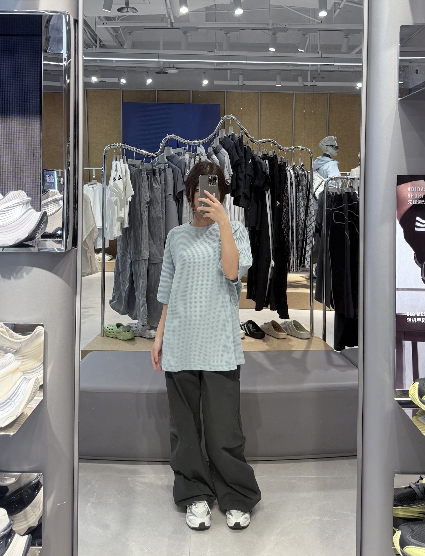 阿迪FOS T恤：oversizeの显瘦魔法！👚🌀