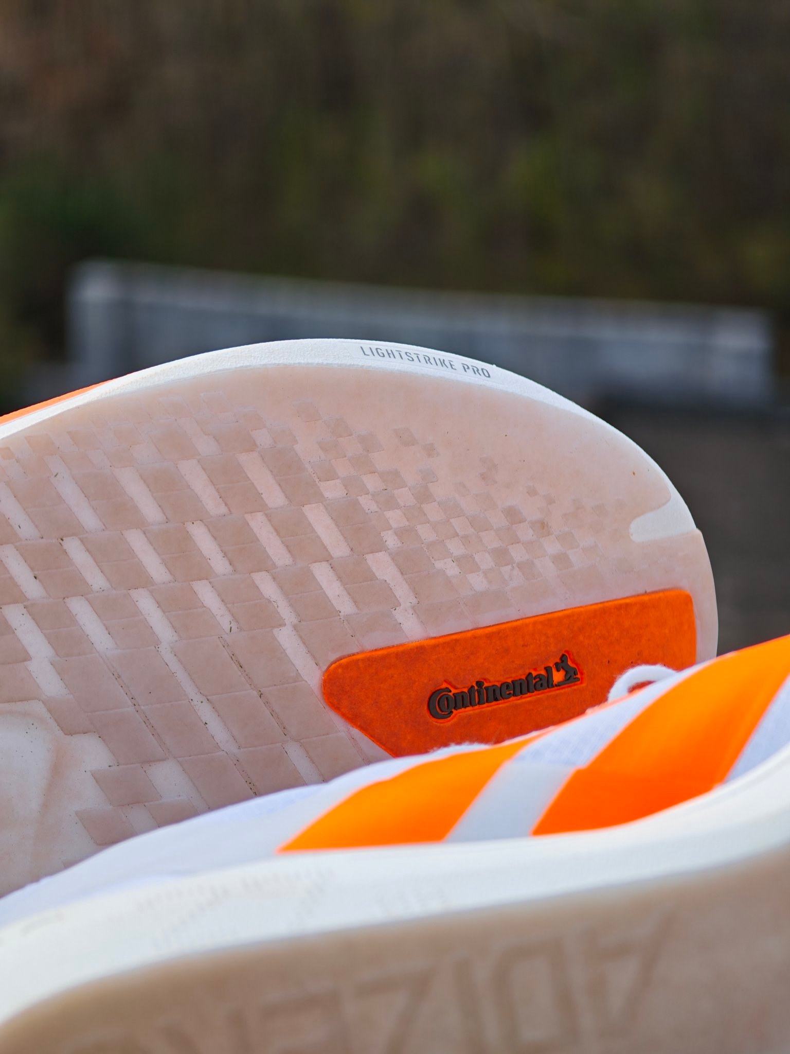 橙白配色跑鞋，爱了爱了🥰