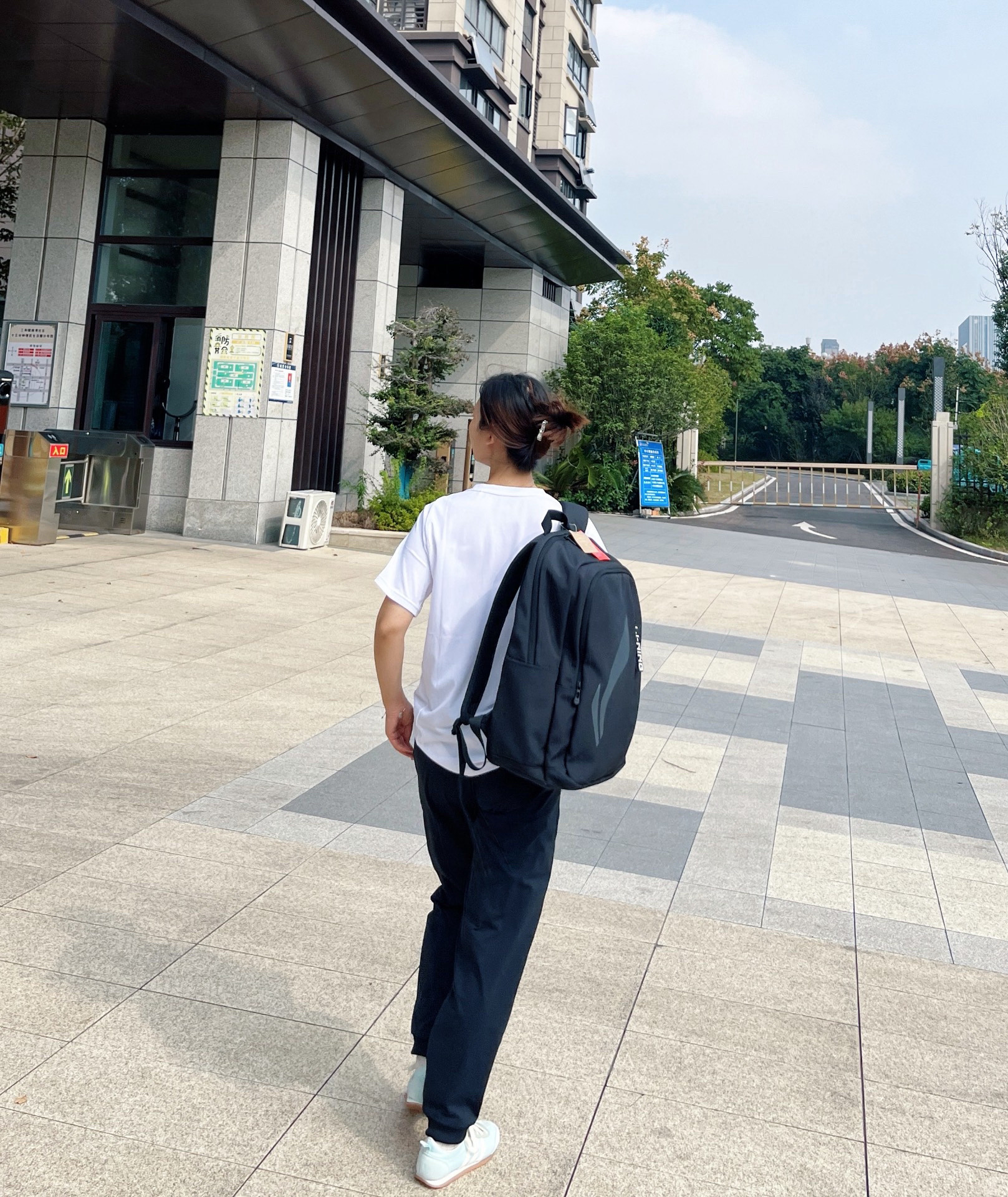 适配日常通勤双肩包