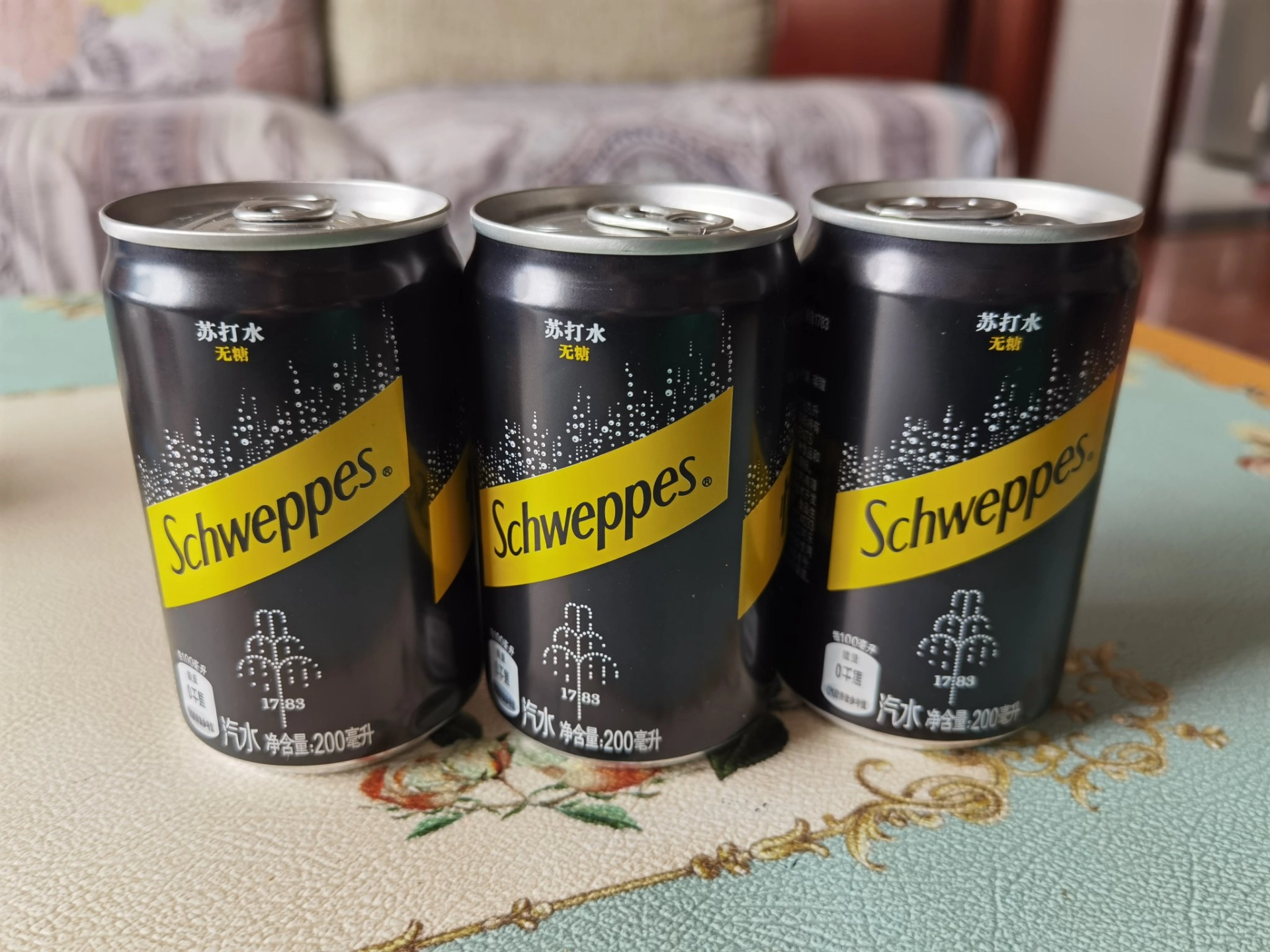 一口清爽,赶走燥热的怡泉苏打水