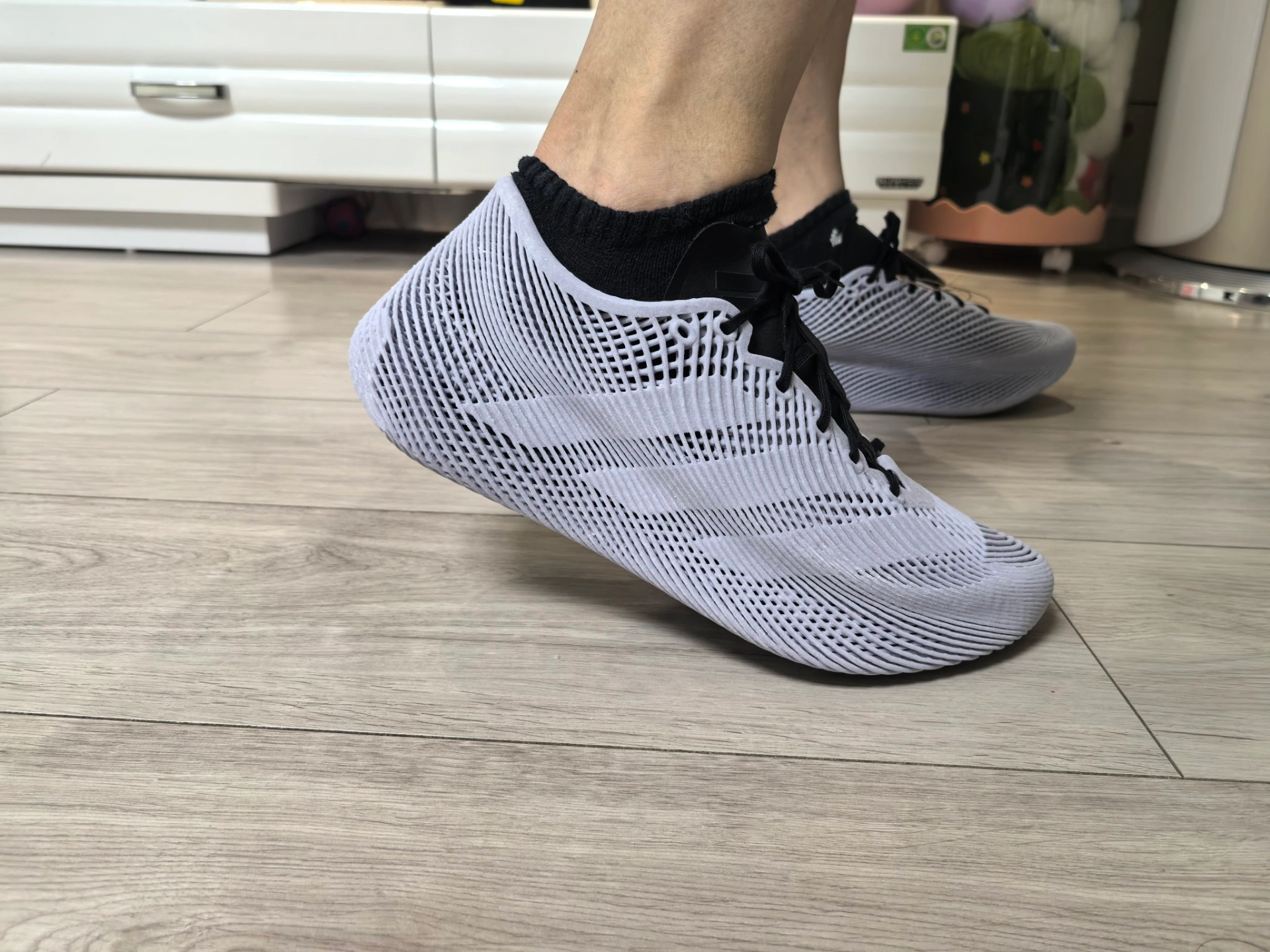 轻到像踩云！这双跑鞋让我又爱又‘恨’😤