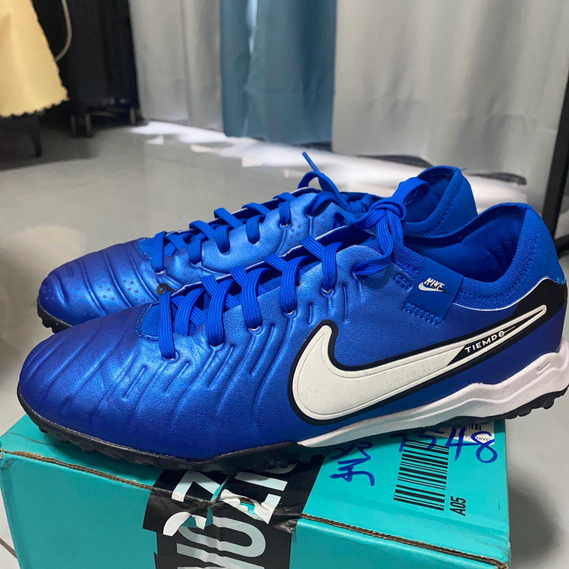 踢球选这双，颜值性能都在线⚽