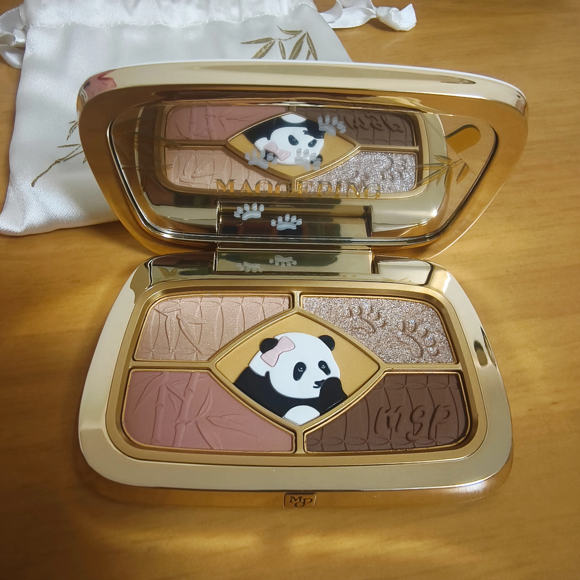 软萌熊猫联名款日常化妆太顺手