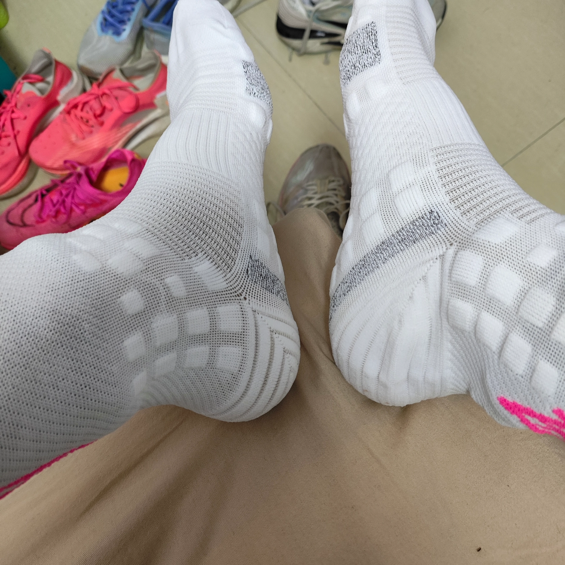 跑马党锁死！这双袜子有点东西👟
