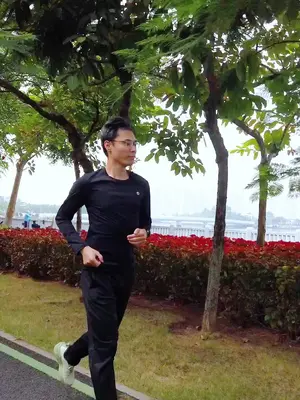 据说男人到了中年后，都会有一些稀奇古怪的
