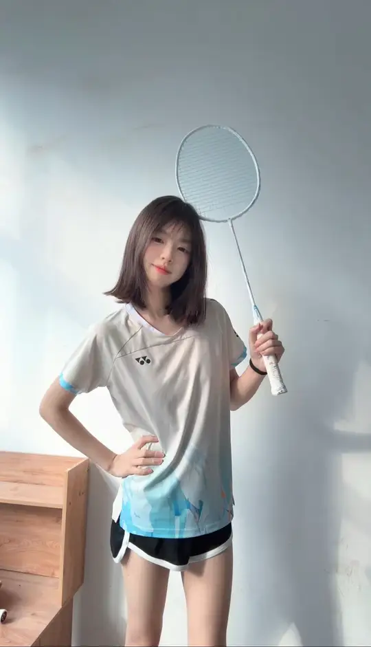 不是，打羽毛球前也没人告诉我羽毛球服这么