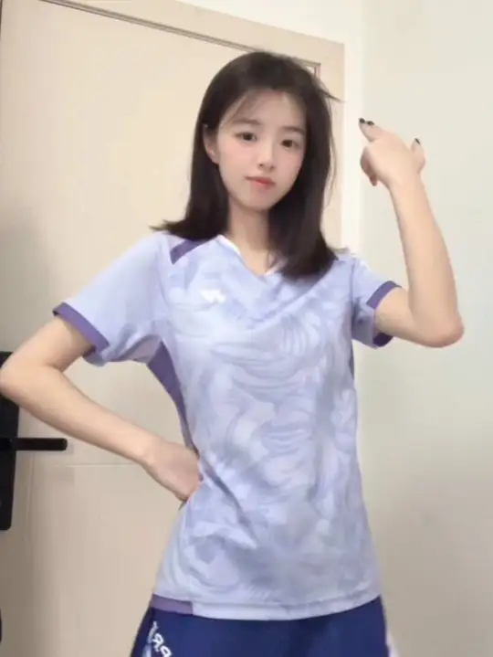 这种人太可怕了被她赢一个球都要炫耀半天(