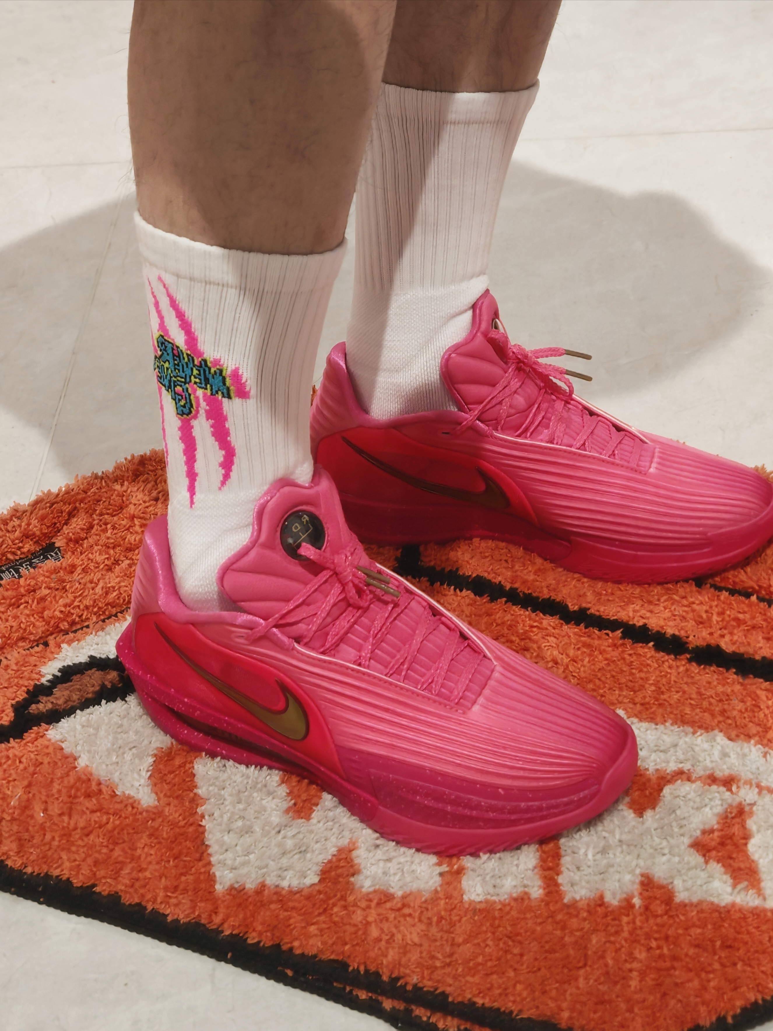 玫粉魔爪，解锁球场「致命诱惑」穿搭新风潮