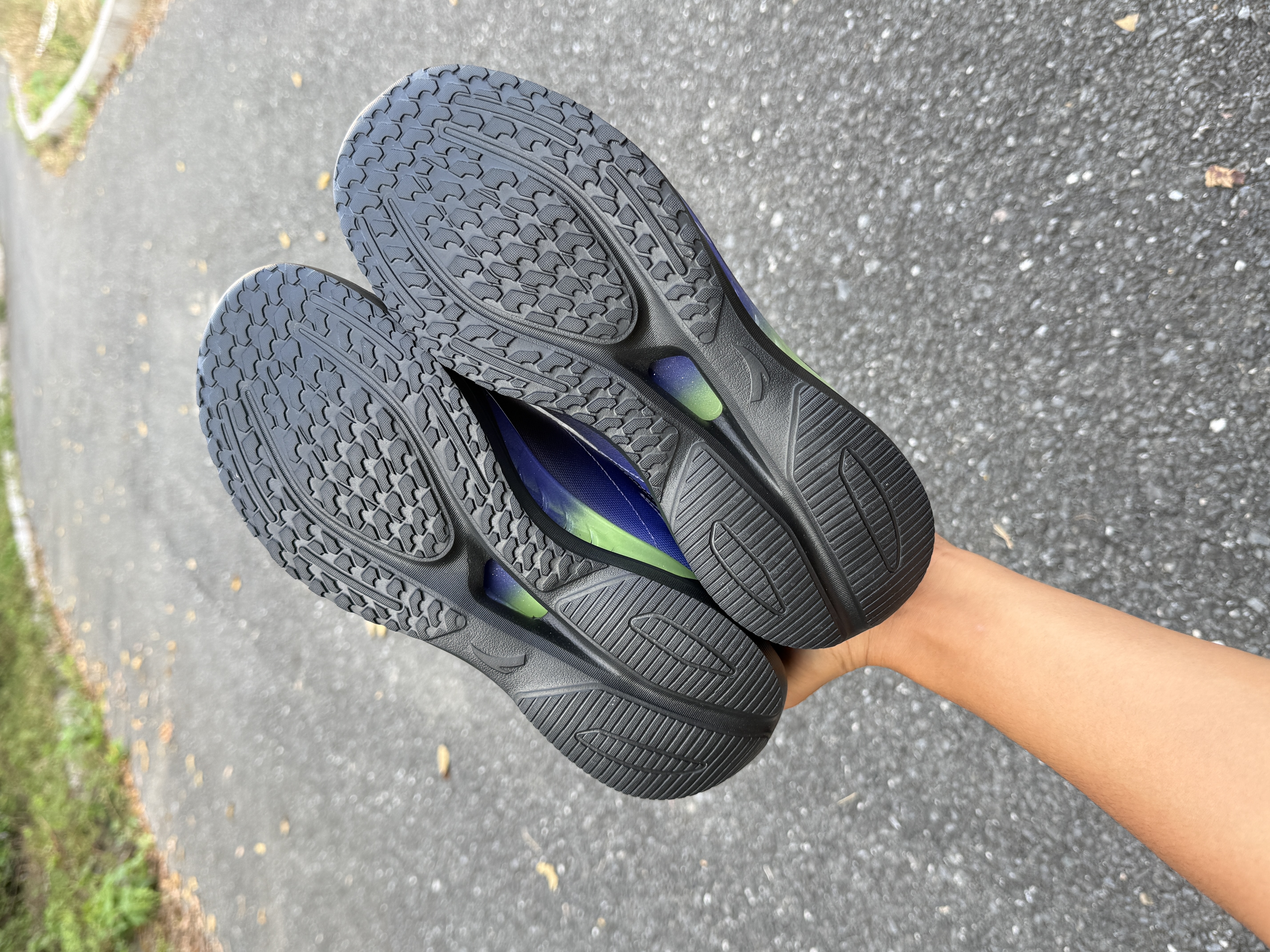 这才是小孩哥该穿的跑鞋👟🔥