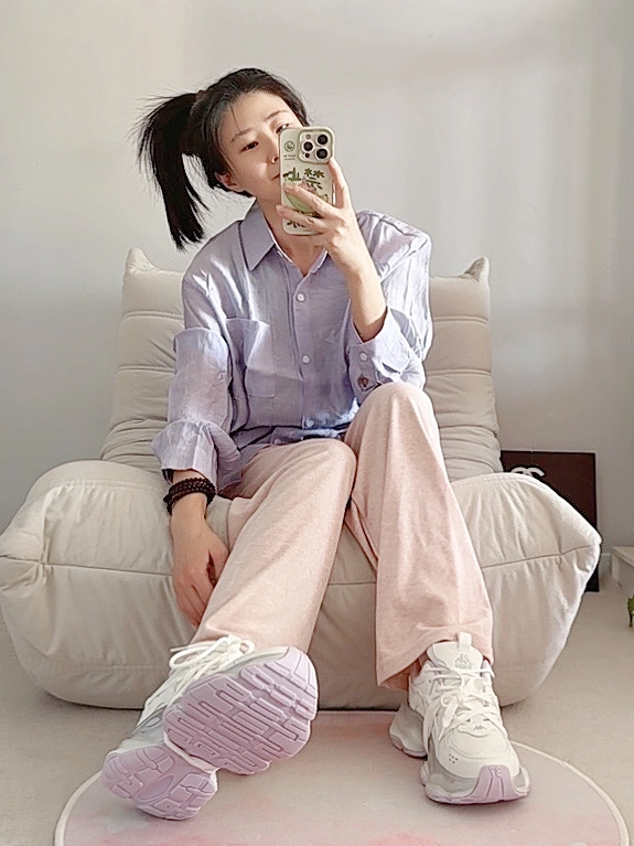 紫粉真的鲨疯啦😍原来紫色老爹鞋可以又乖又飒🌷