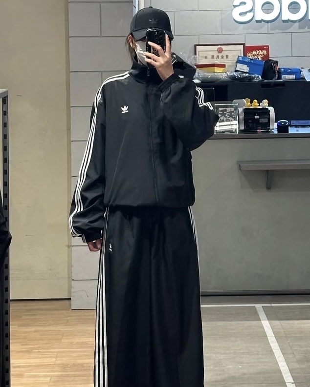 开学战服！必须是阿迪！