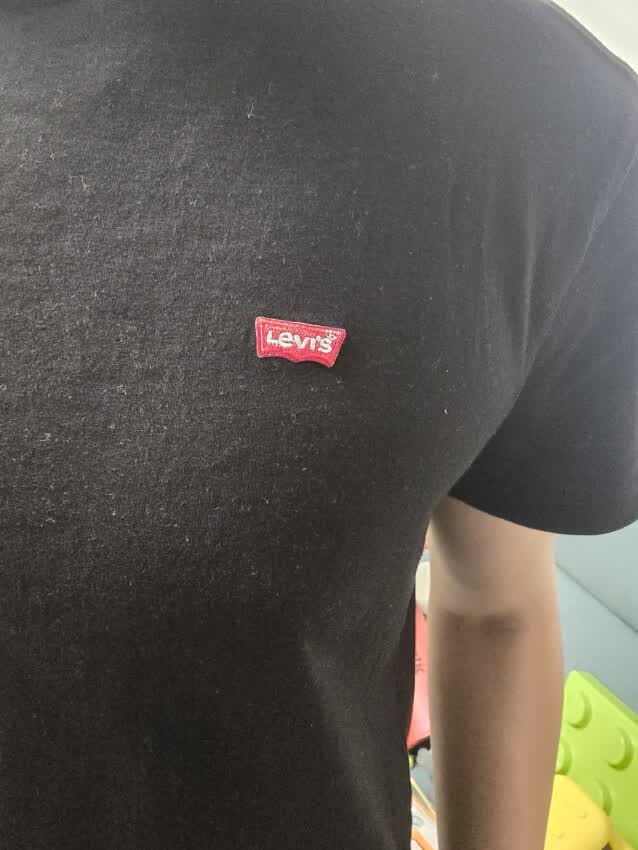 Levi's黑T：显壮の作弊器！这版型显壮程度比喝了蛋白粉还有效？