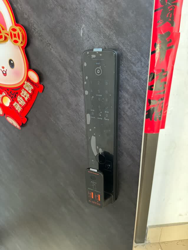 新换的门锁 开关门好安静🥰