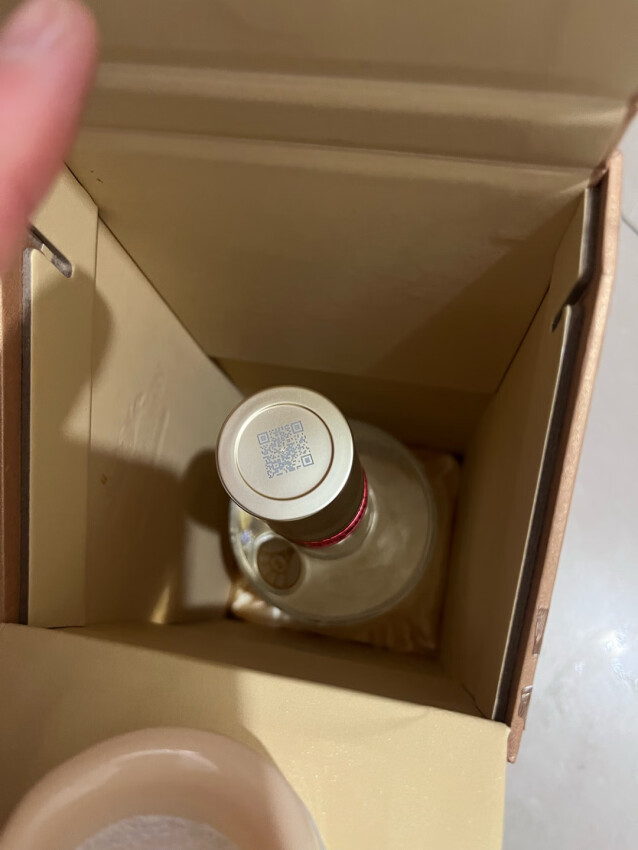 “这酒过年备着超有面儿🍷”