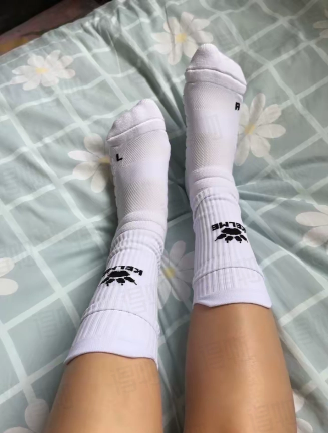 卡尔美中筒袜，运动休闲的贴心之选