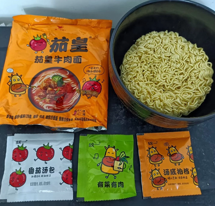 谁能拒绝这口浓郁番茄牛肉面🍜