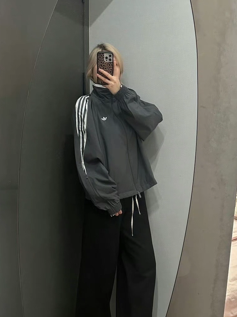 外套还得看Adidas