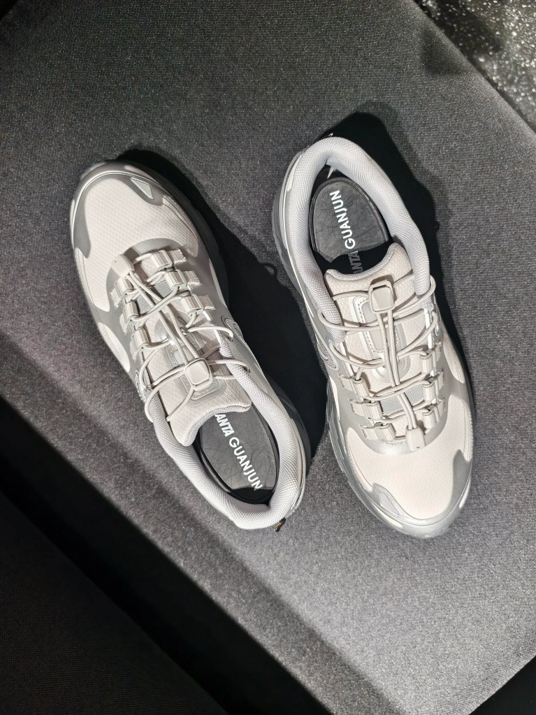 安踏这双鞋，我愿称它为腿替👟