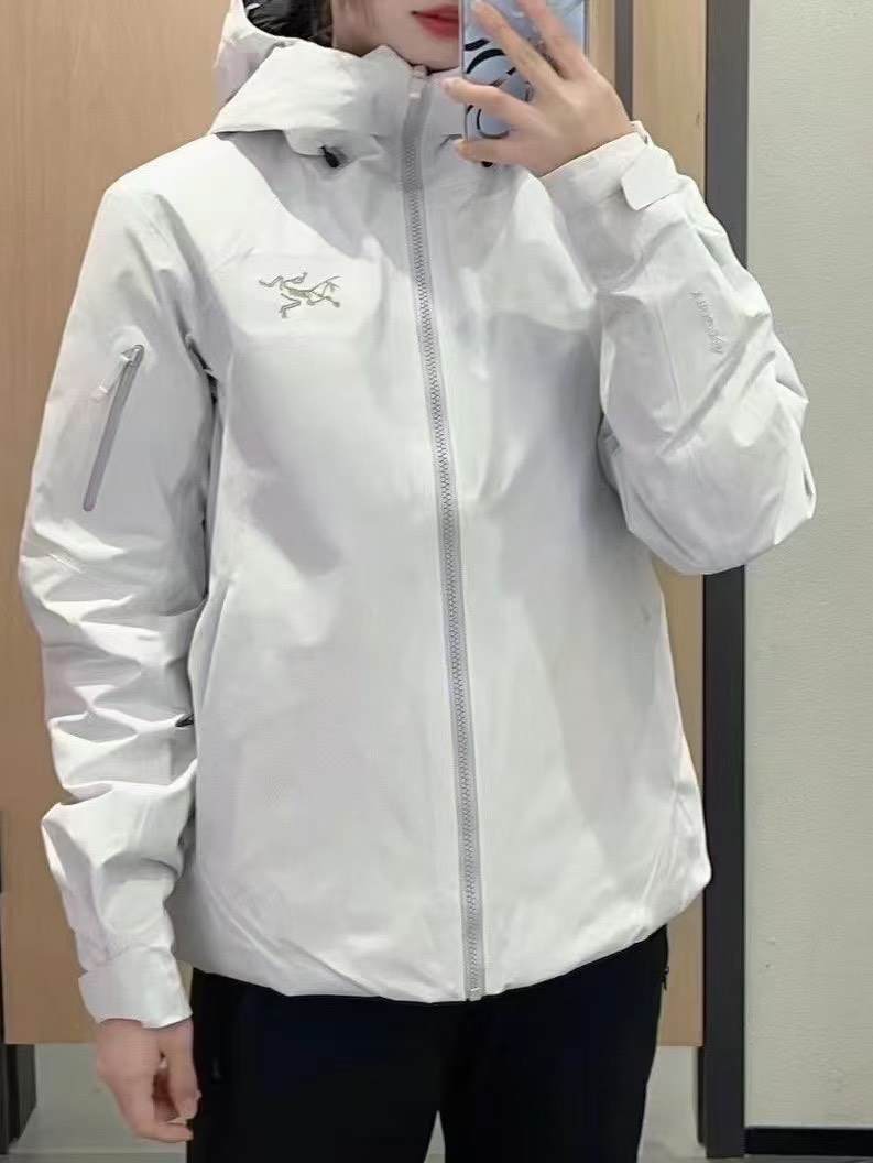 酷飒机能风羽绒服，户外出行超搭✨