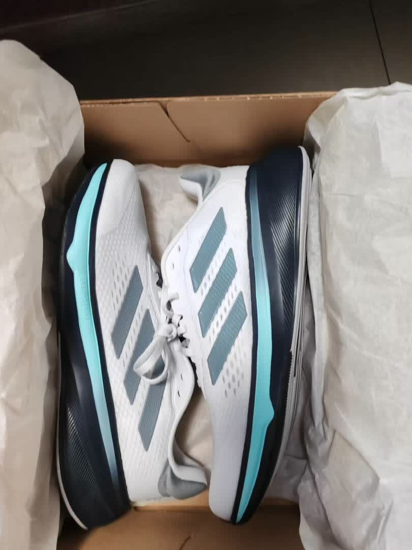 解锁跑步新体验，从 adidas Response Super 开始