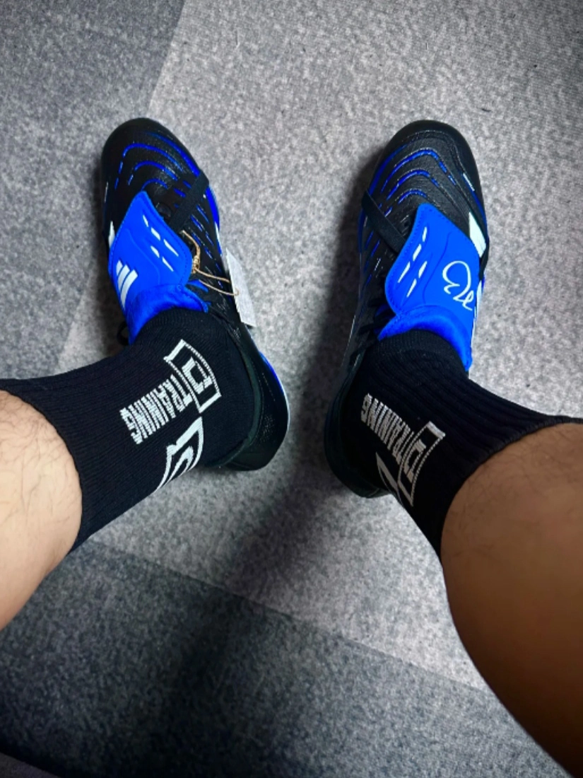 开学踢球穿这双，帅到飞起⚽