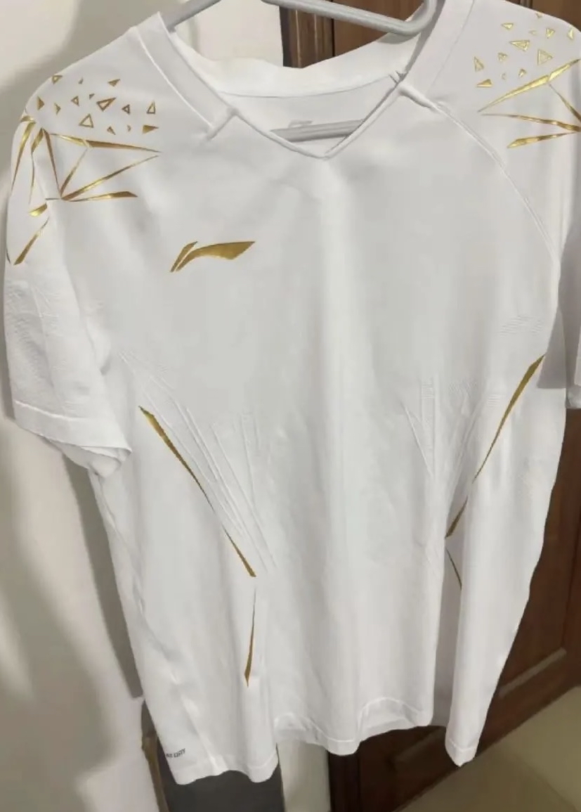 李宁羽球服，时尚与性能兼得