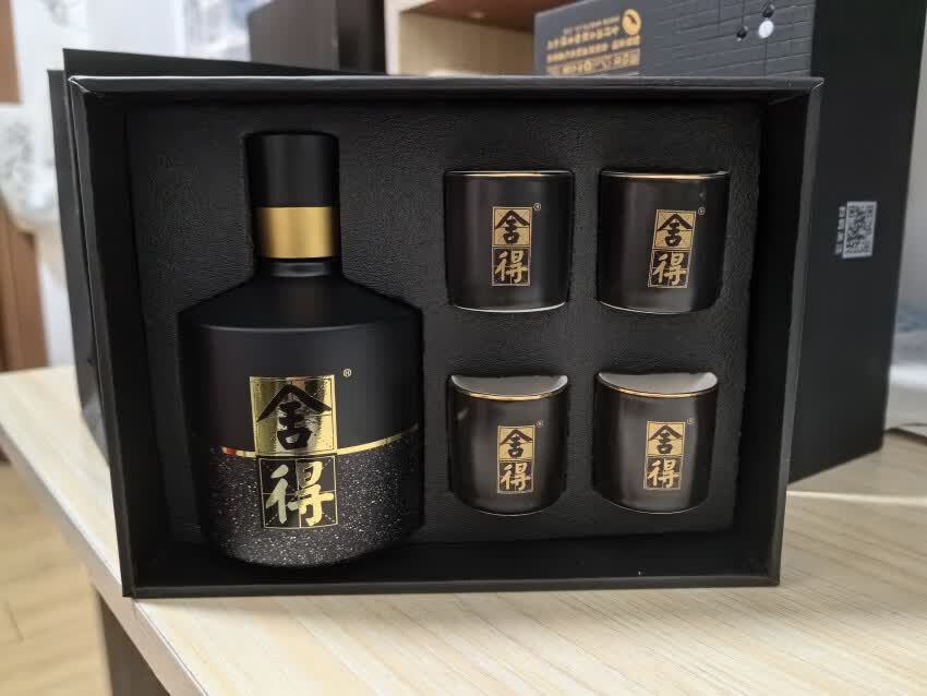 礼盒臻选｜智慧舍得名人版白酒礼盒：品味与格局的完美交融