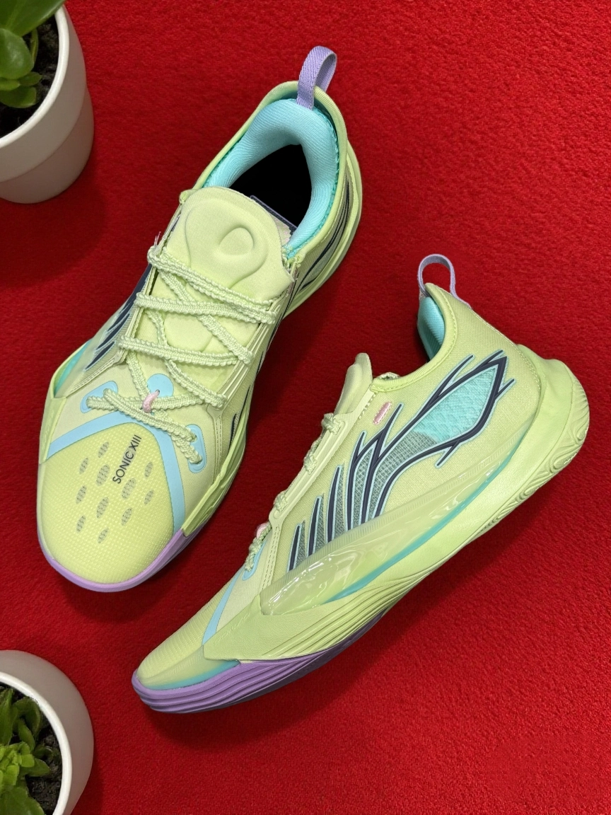 新配色戳中我！这双球鞋内外场都能打🏀